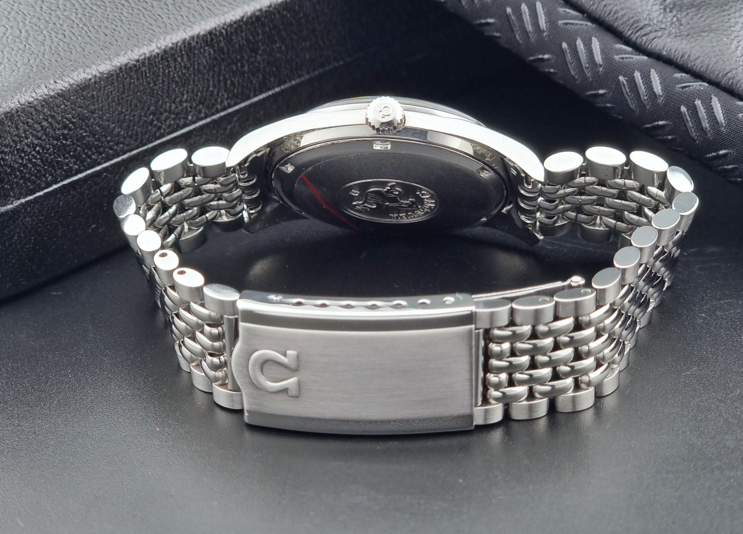 Vintage Omega Wristwatch Seamaster 166.010 watch on a dark gray background bracelet view