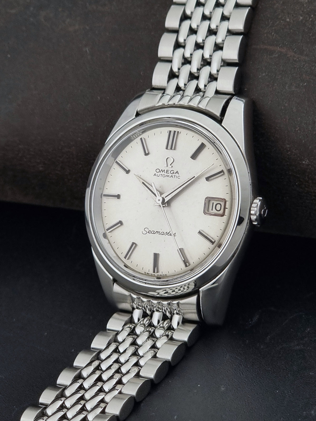 1966 vintage Omega Seamaster 166.010 automatic watch, crown-side view of the winding crown and case