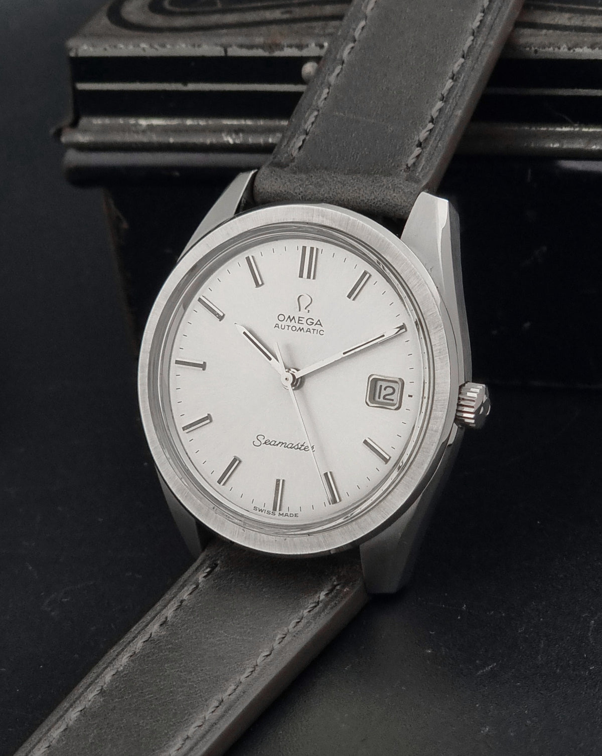Vintage Omega Seamaster 166.028 automatic watch from 1968, crown-side detail