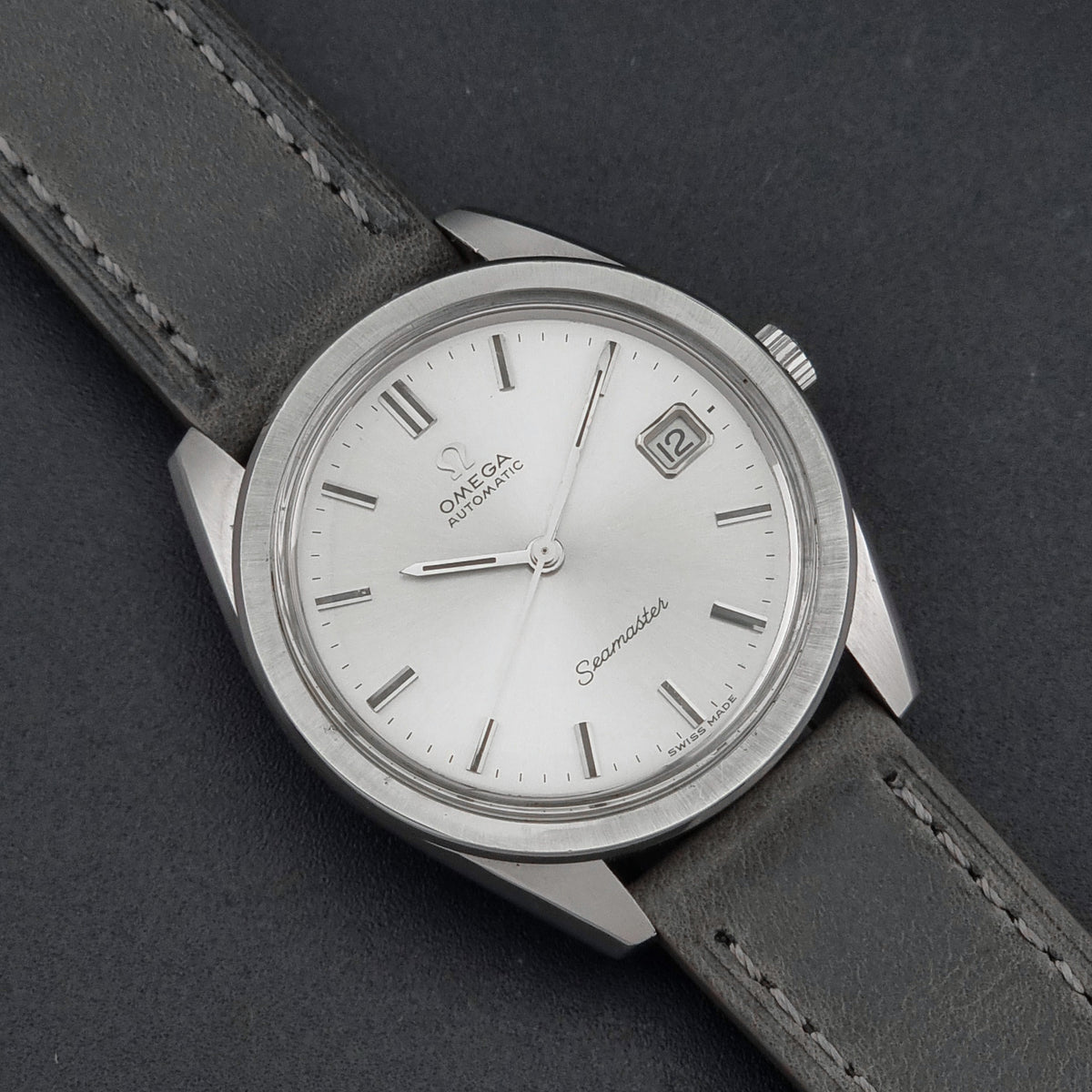 Vintage Omega Seamaster 166.028 automatic watch from 1968, close-up dial view