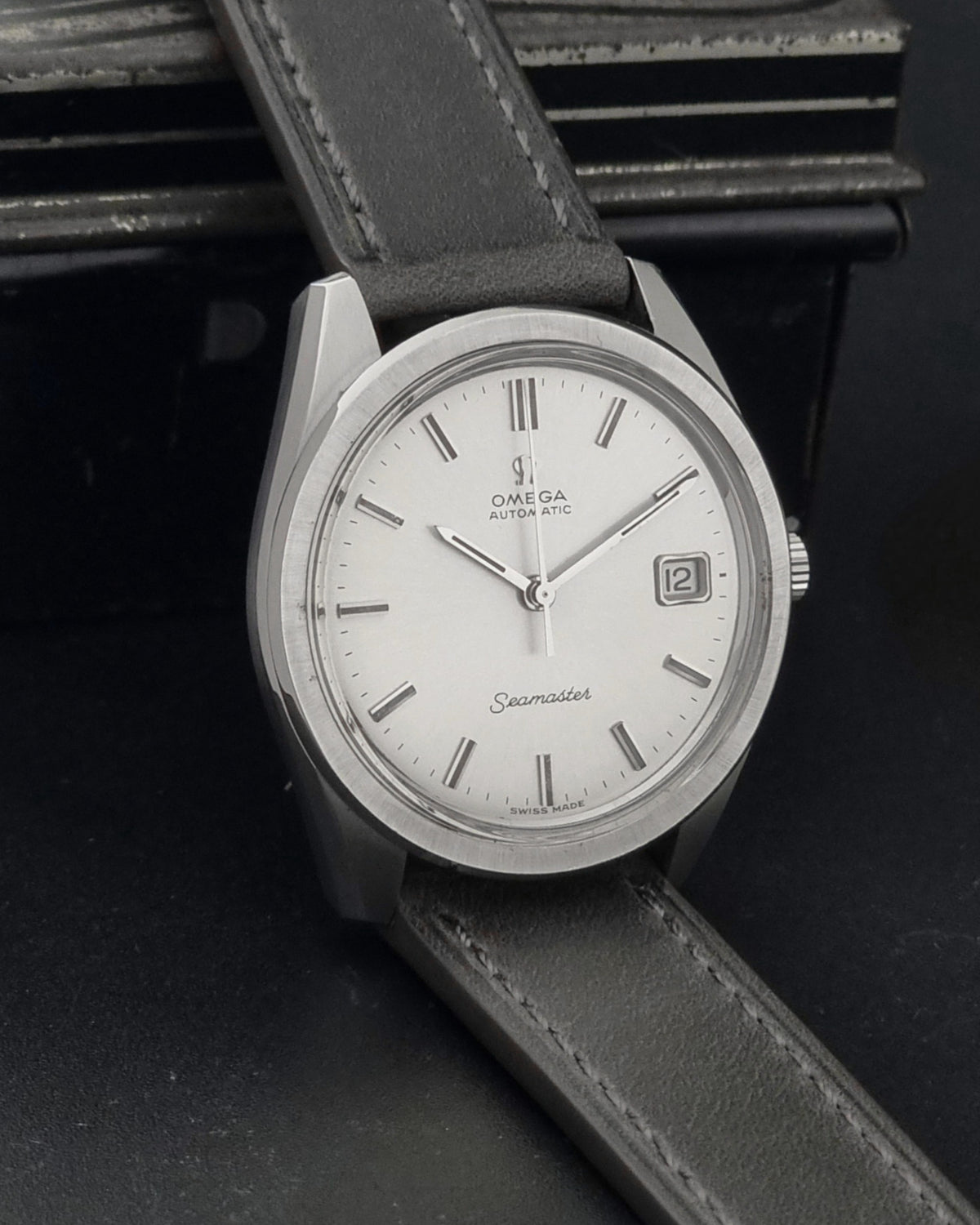 Vintage Omega Seamaster 166.028 automatic watch from 1968, side profile