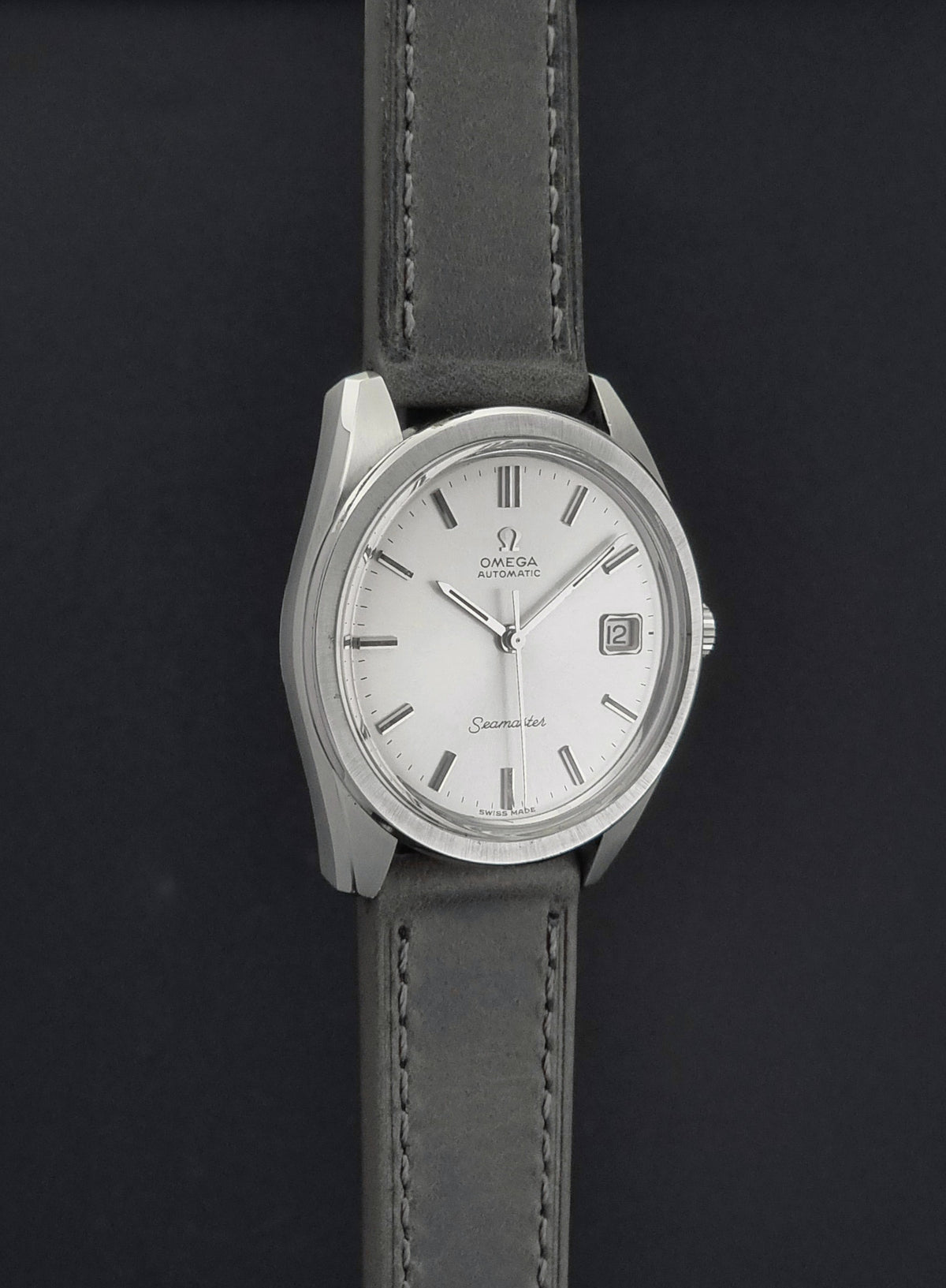 Vintage Omega Seamaster 166.028 automatic watch from 1968, opposite side profile
