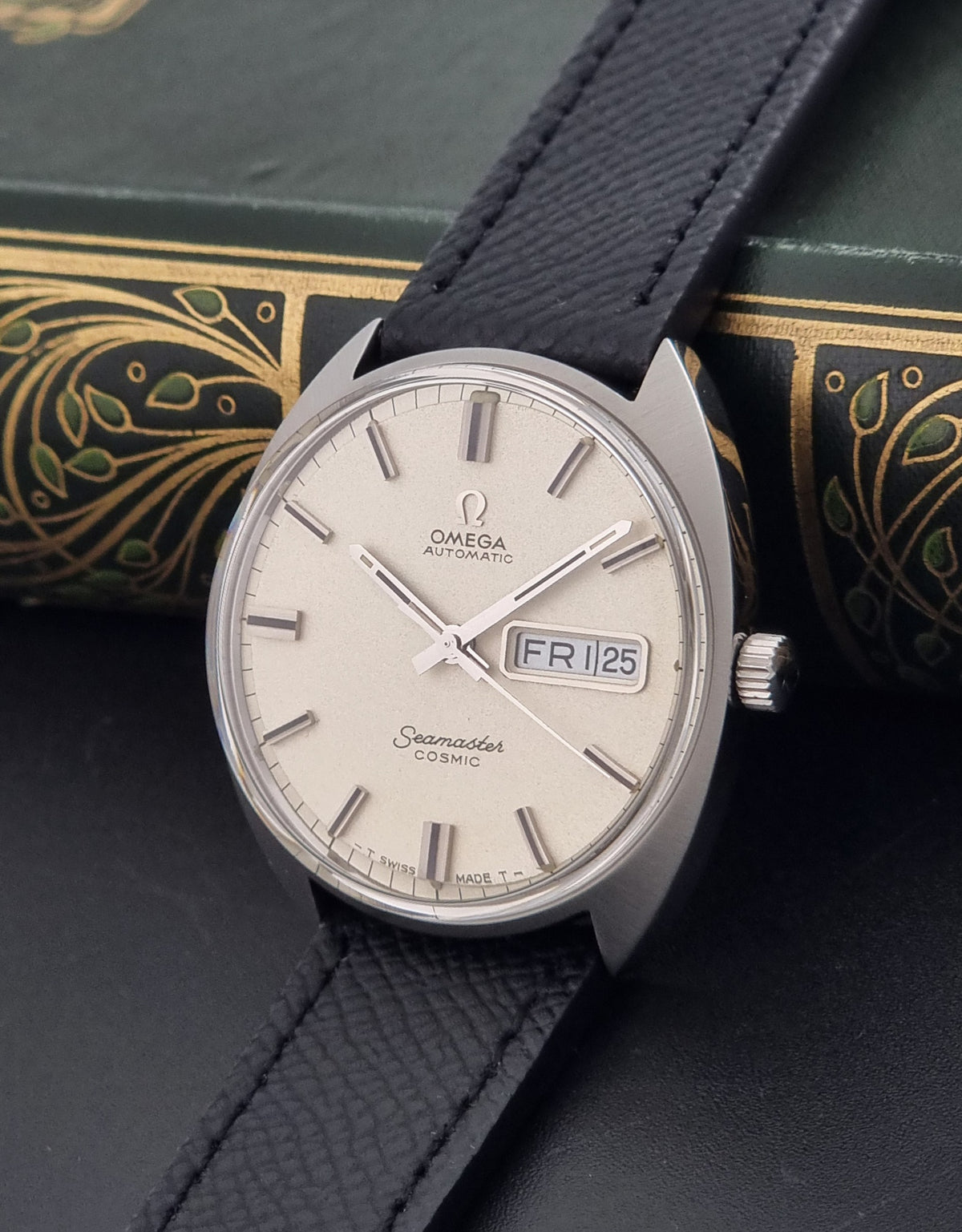 1970 vintage Omega Seamaster Cosmic 166.036 automatic watch, crown-side view of the winding crown and case