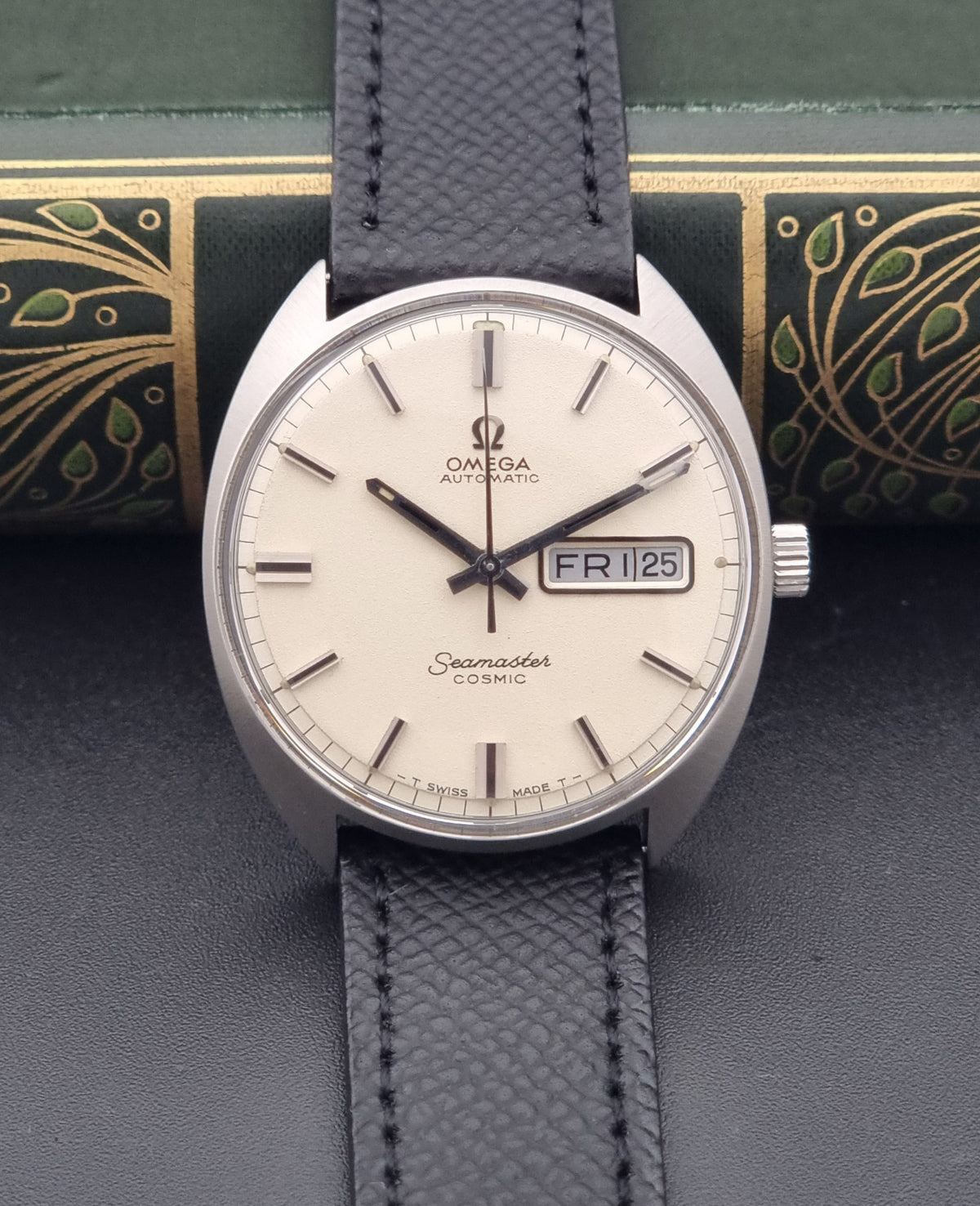 1970 vintage Omega Seamaster Cosmic 166.036 automatic watch, alternate front view showing the frosted cream day-date dial and case