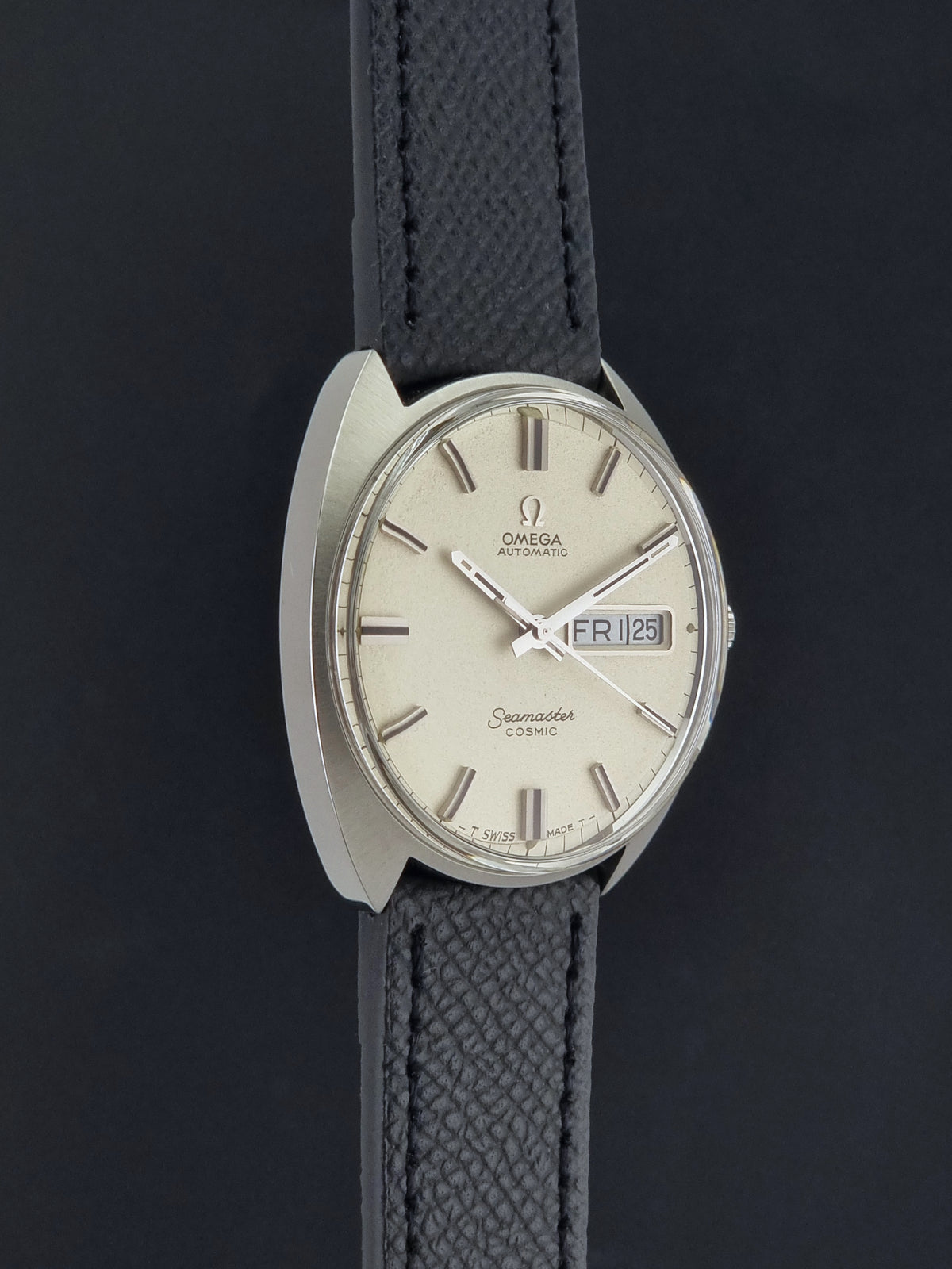 1970 vintage Omega Seamaster Cosmic 166.036 automatic watch, opposite side profile showing the case shape and lugs
