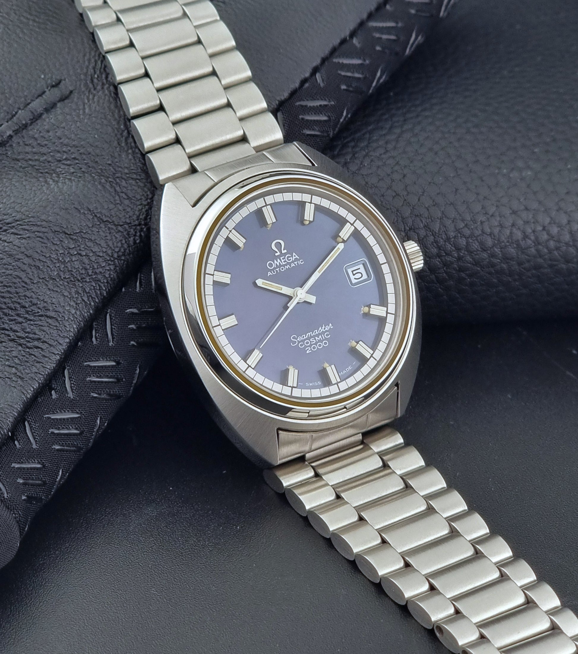 Vintage Omega Wristwatch Seamaster Cosmic 2000 Jumbo 166.130 watch with  stainless steel bracelet on a dark background side view
