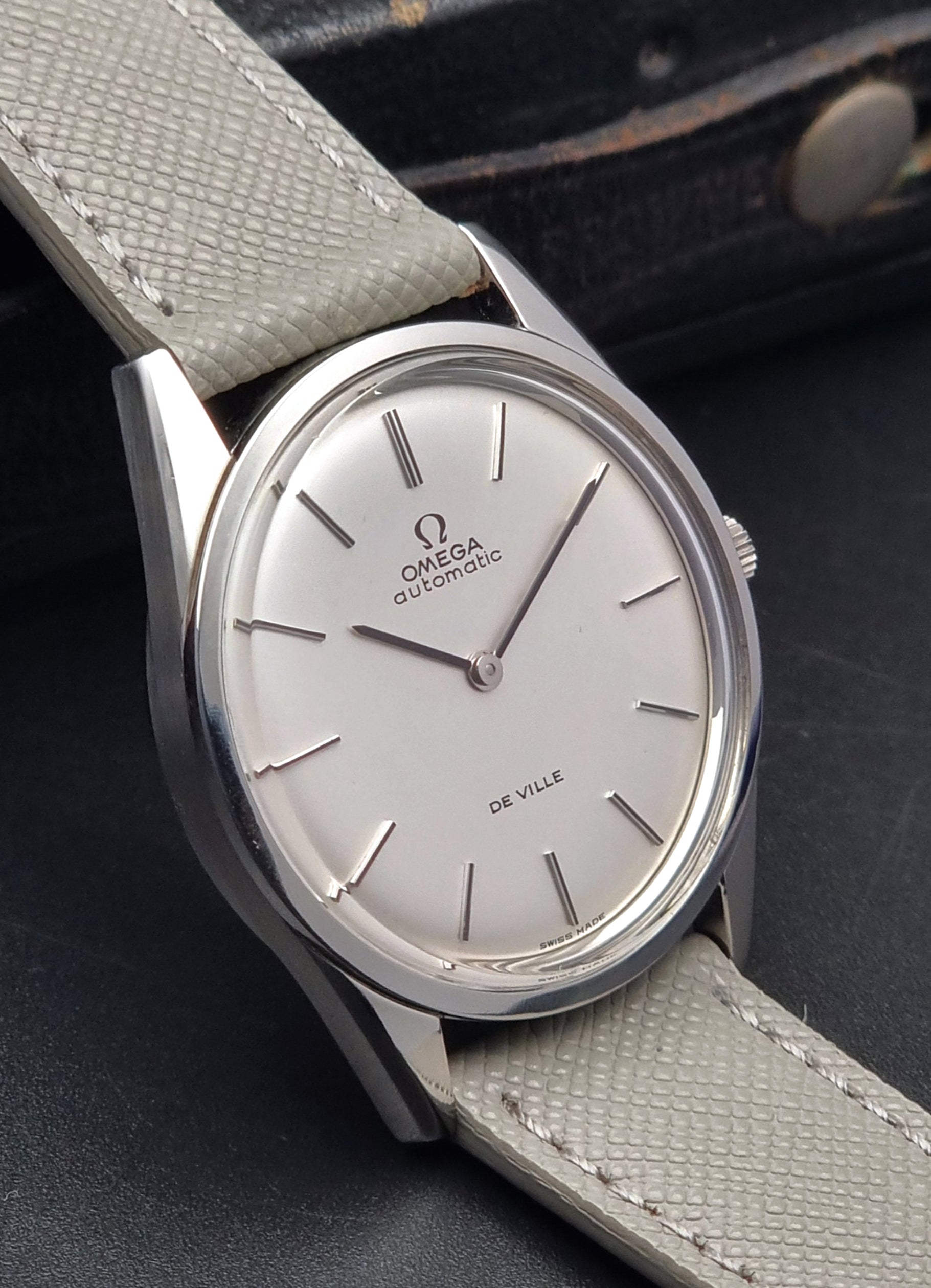 Omega watch a De - Ville 155.0019 Vintage 1973 - Past2PresentWatches - Wristwatch - side view