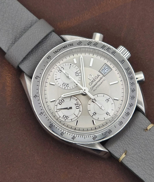 Omega watch Speedmaster Date 3513.30 Silver Automatic Chronograph - Past2PresentWatches - Wristwatch - front view