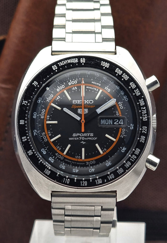 Seiko 5 Sports watch Speedtimer 7017 - 6020 Flyback Chronograph 1971 - Past2PresentWatches - Wristwatch - front view