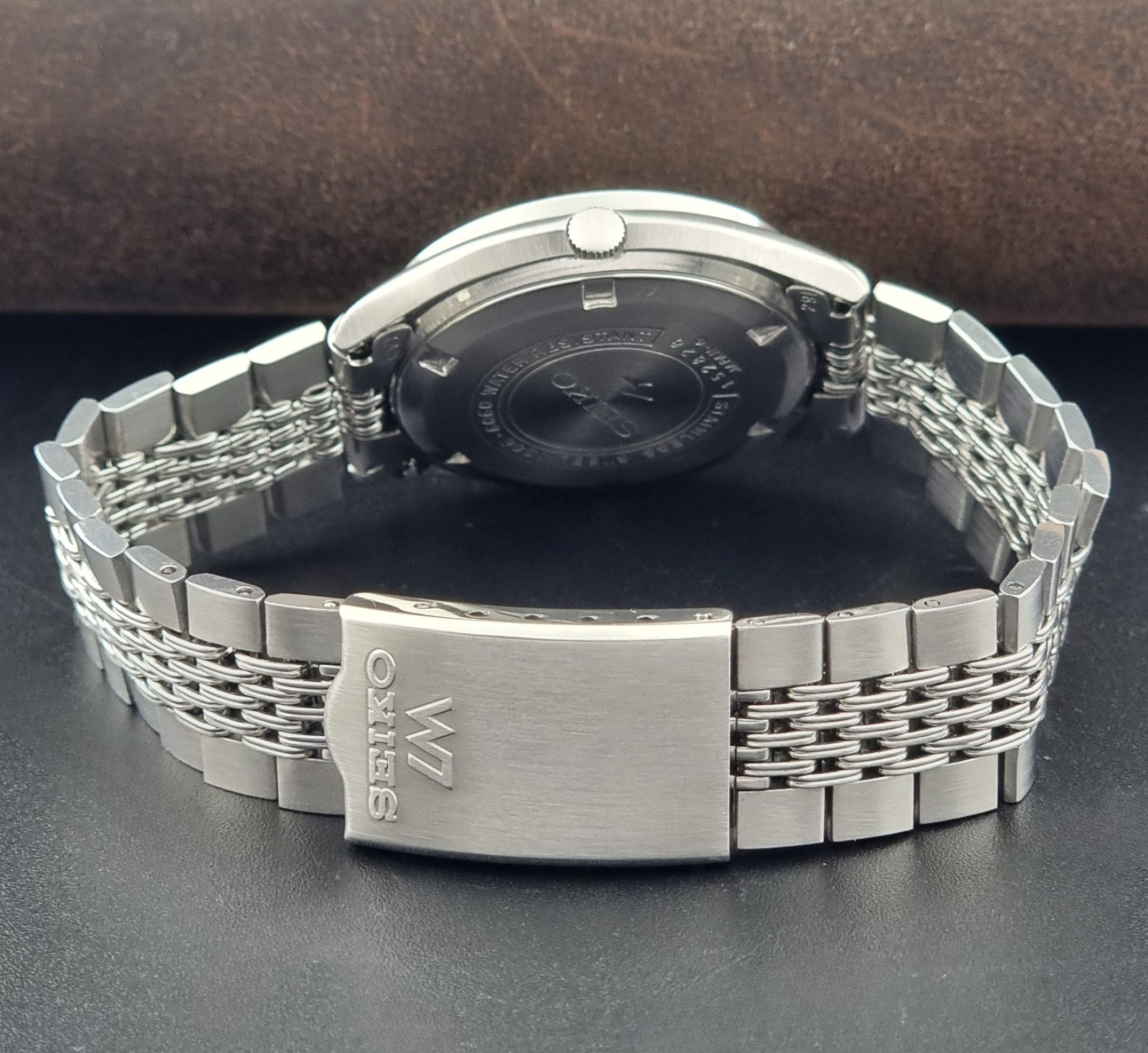 Vintage Seiko watch LordMatic Special 5206-6060 with a white face on a dark gray background clasp view