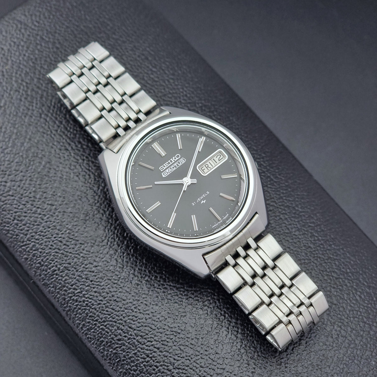 Past2PresentWatches - timeless watches, Vintage watches and more