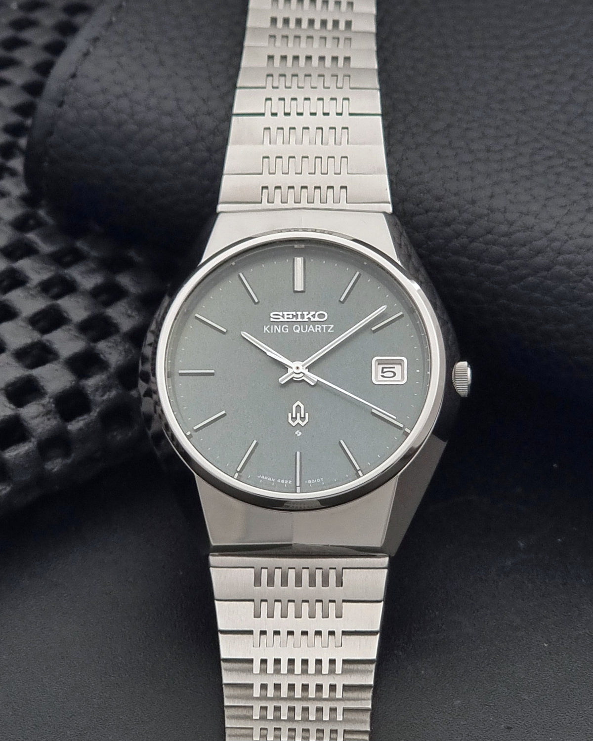 Vintage Seiko King Quartz 4822-8010 green dial watch from 1975, alternate front view