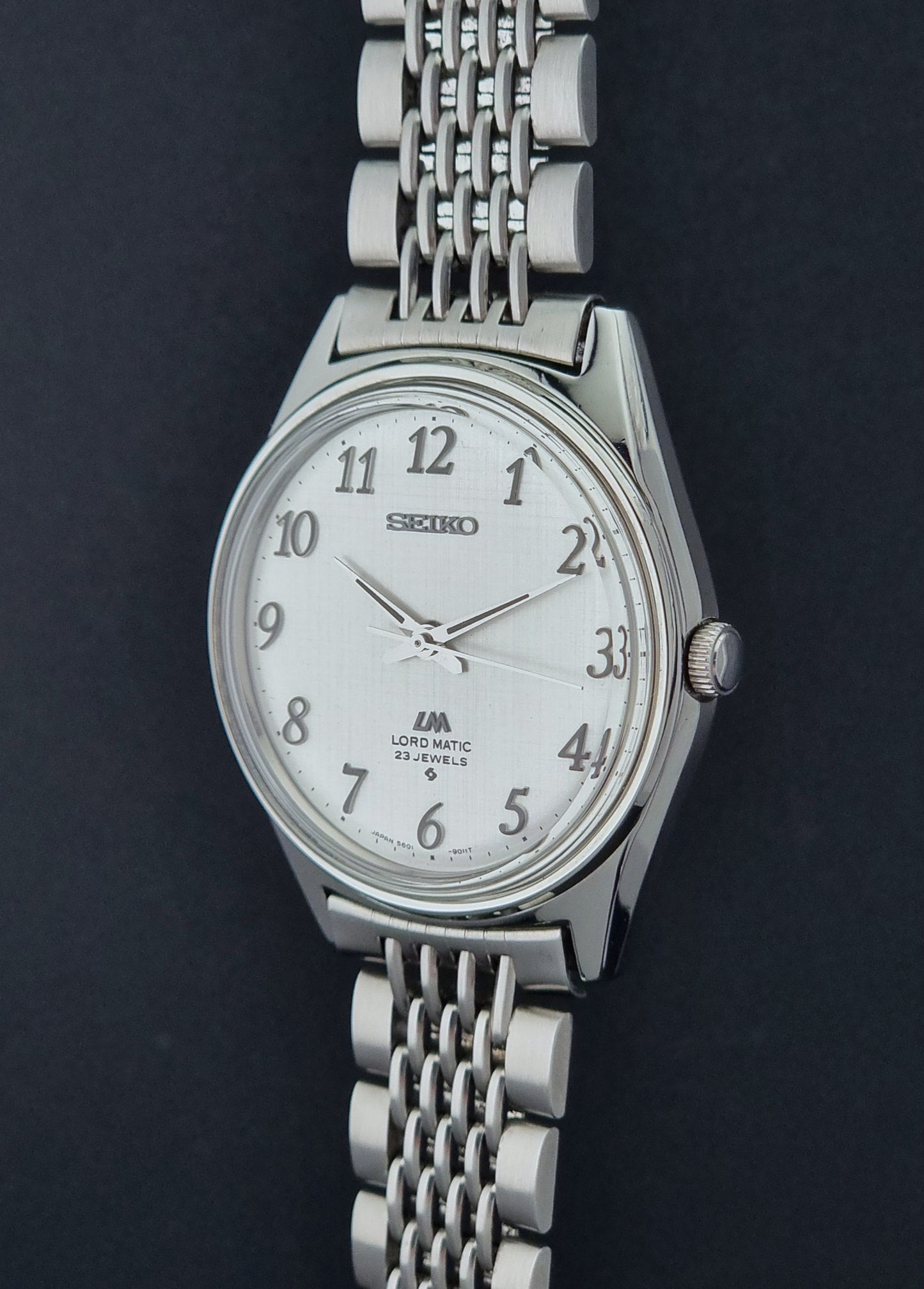 Vintage Seiko watch LordMatic 5601-9000  on a dark background crown side profile