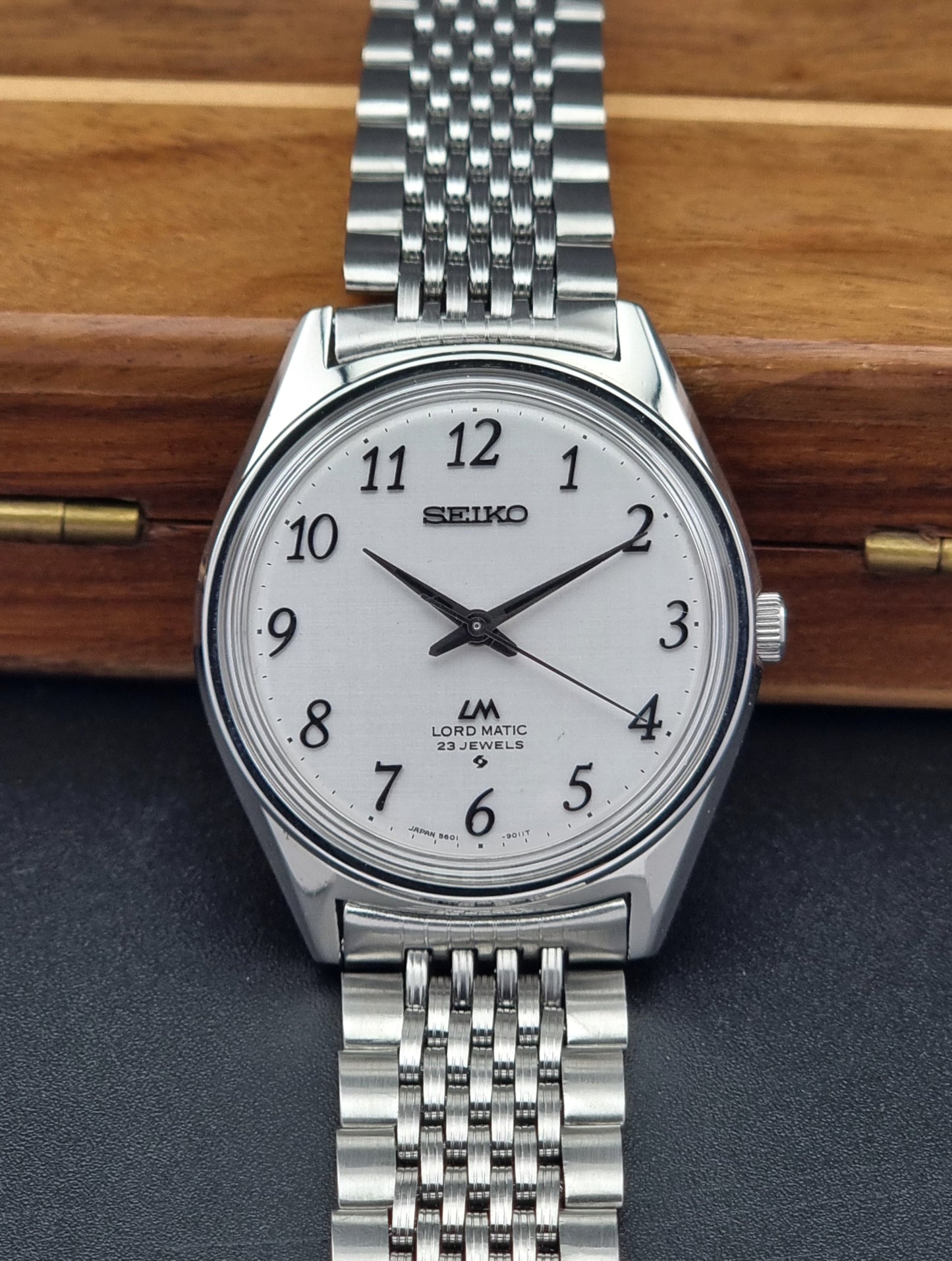Vintage Seiko watch LordMatic 5601-9000 front view