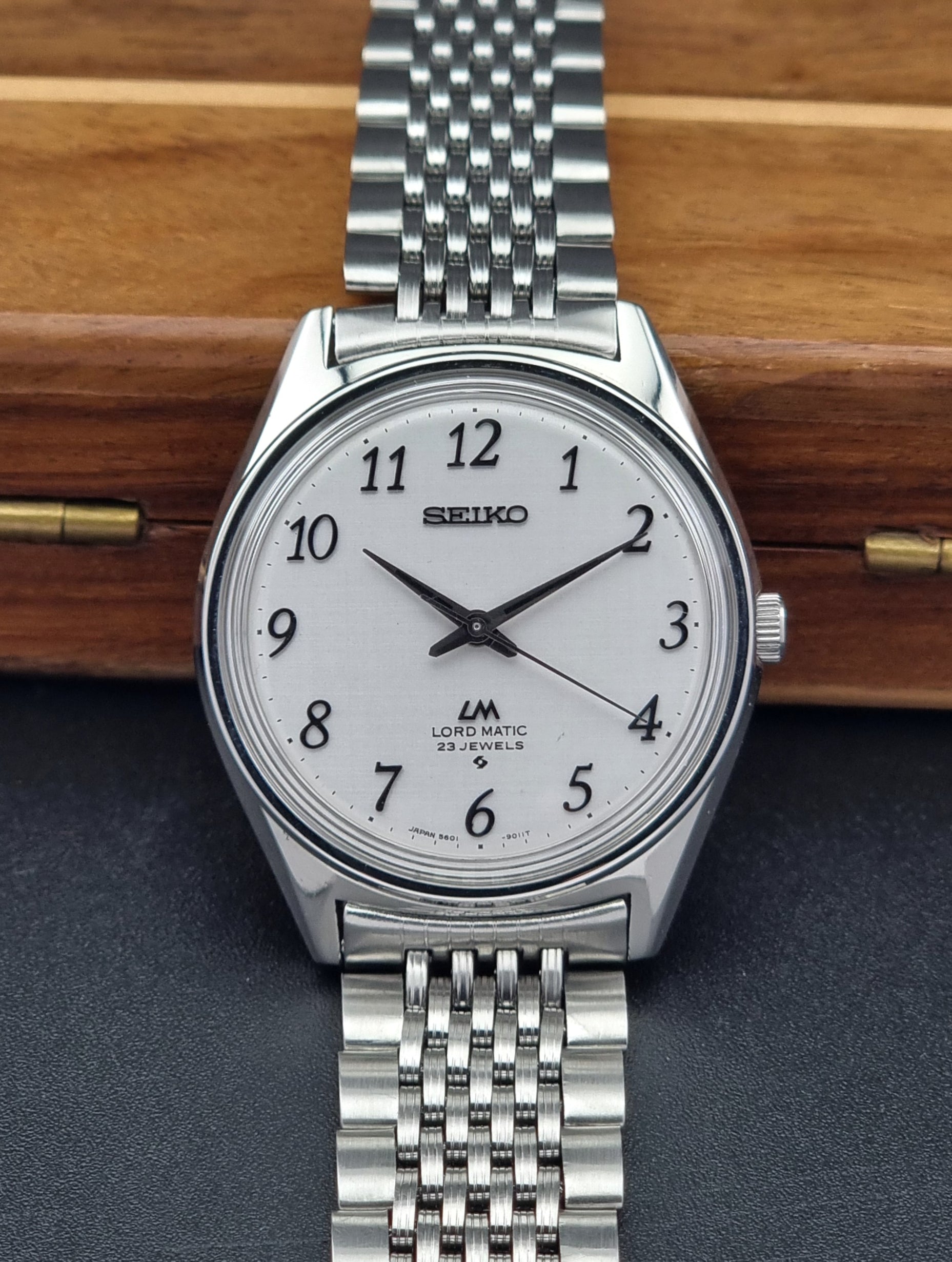 Vintage Seiko watch LordMatic 5601-9000 front view