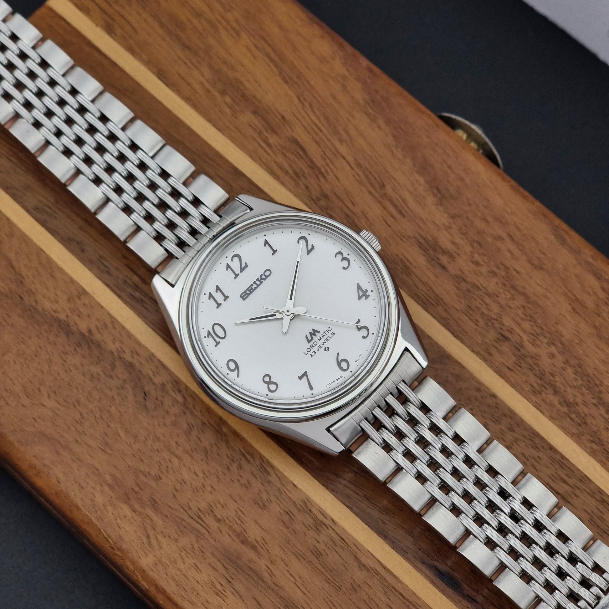 Vintage Seiko watch LordMatic 5601-9000 jaunty view