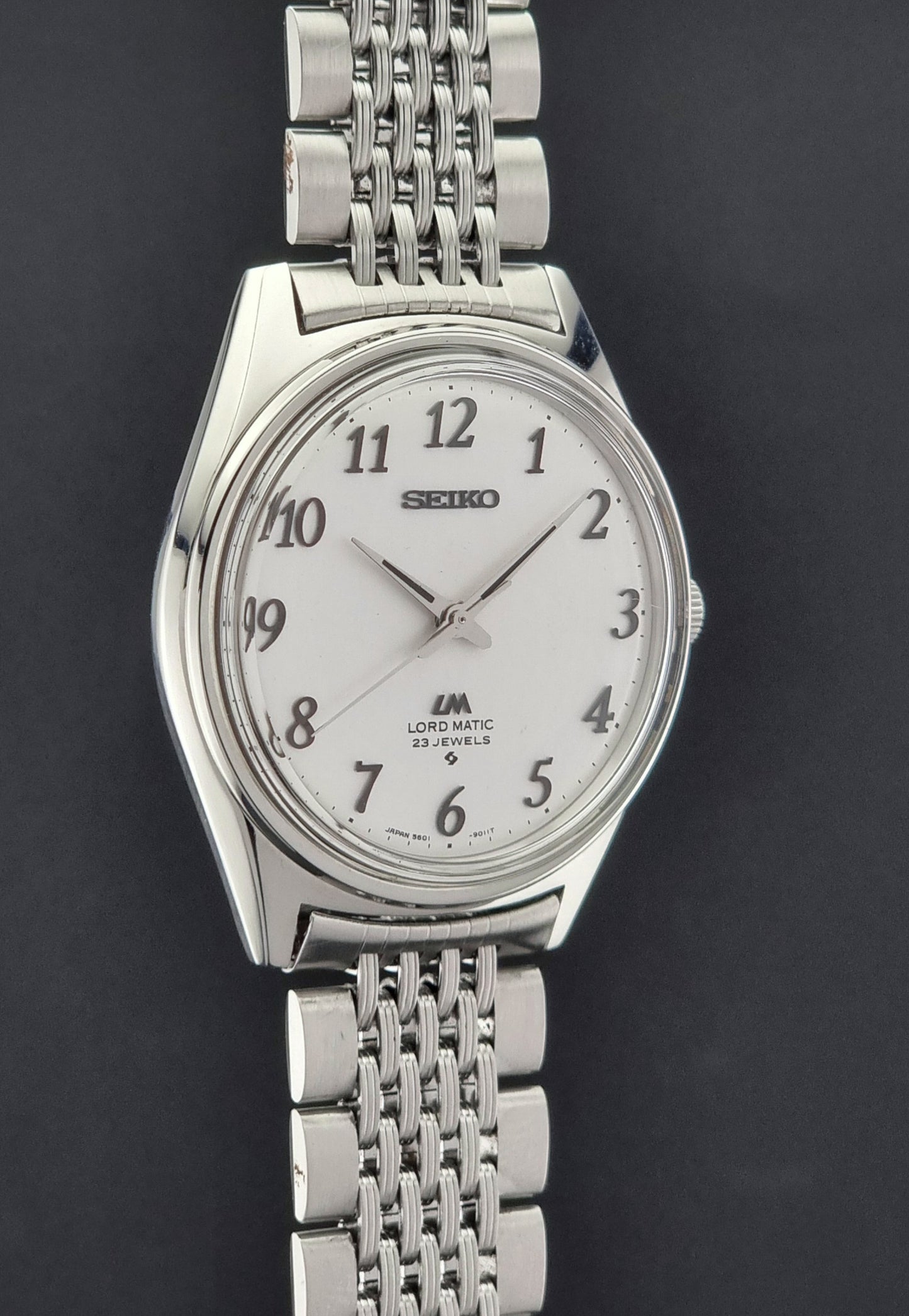 Vintage Seiko watch LordMatic 5601-9000 side profile