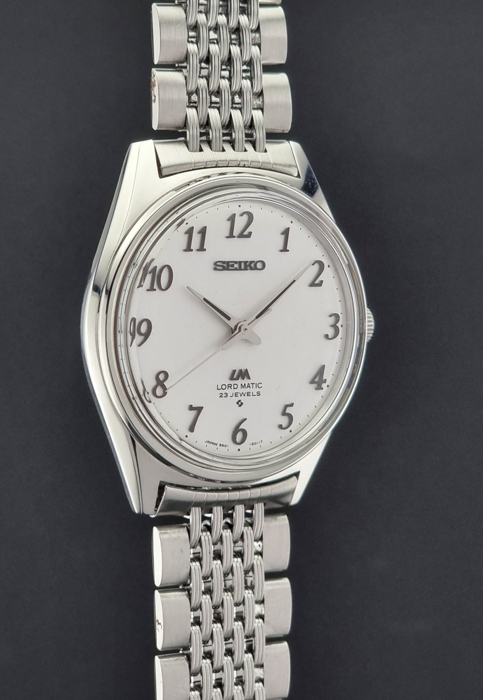 Vintage Seiko watch LordMatic 5601-9000 side profile
