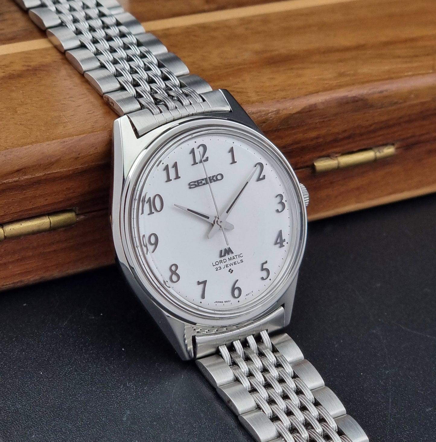 Vintage Seiko watch LordMatic 5601-9000 side view
