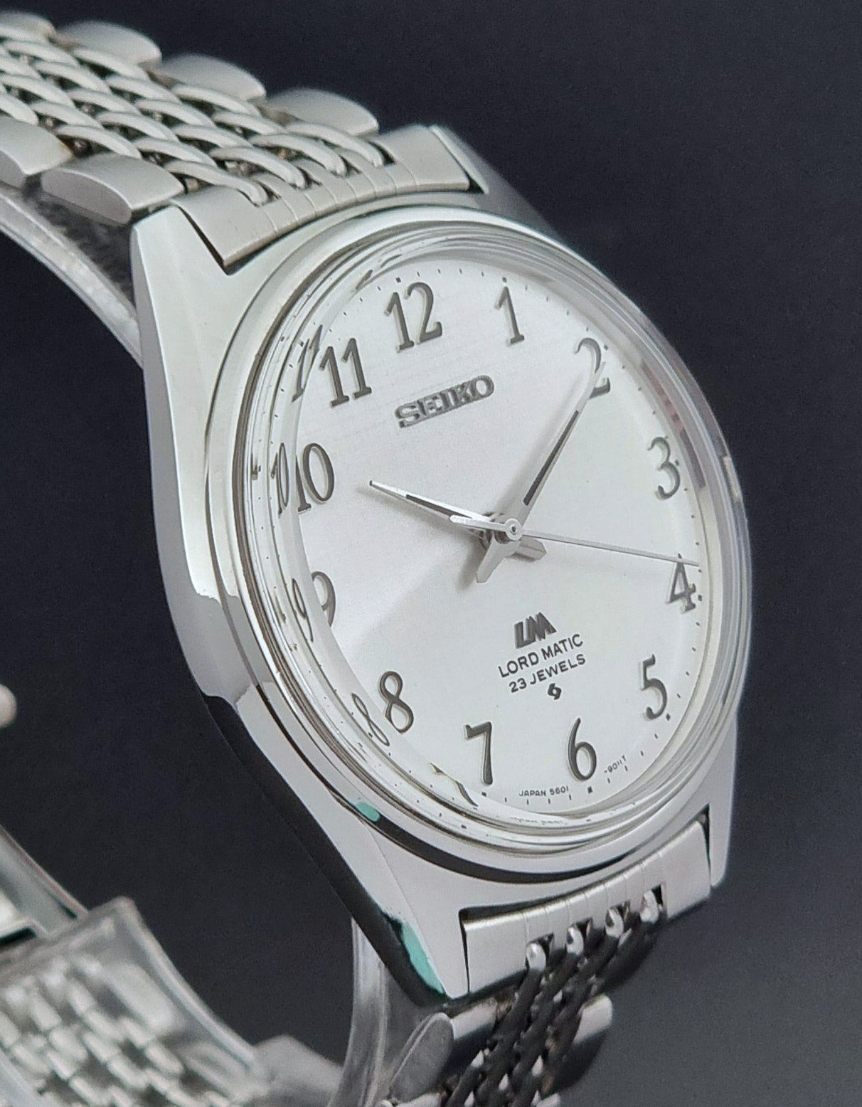 Vintage Seiko watch LordMatic 5601-9000  on a dark background side profile