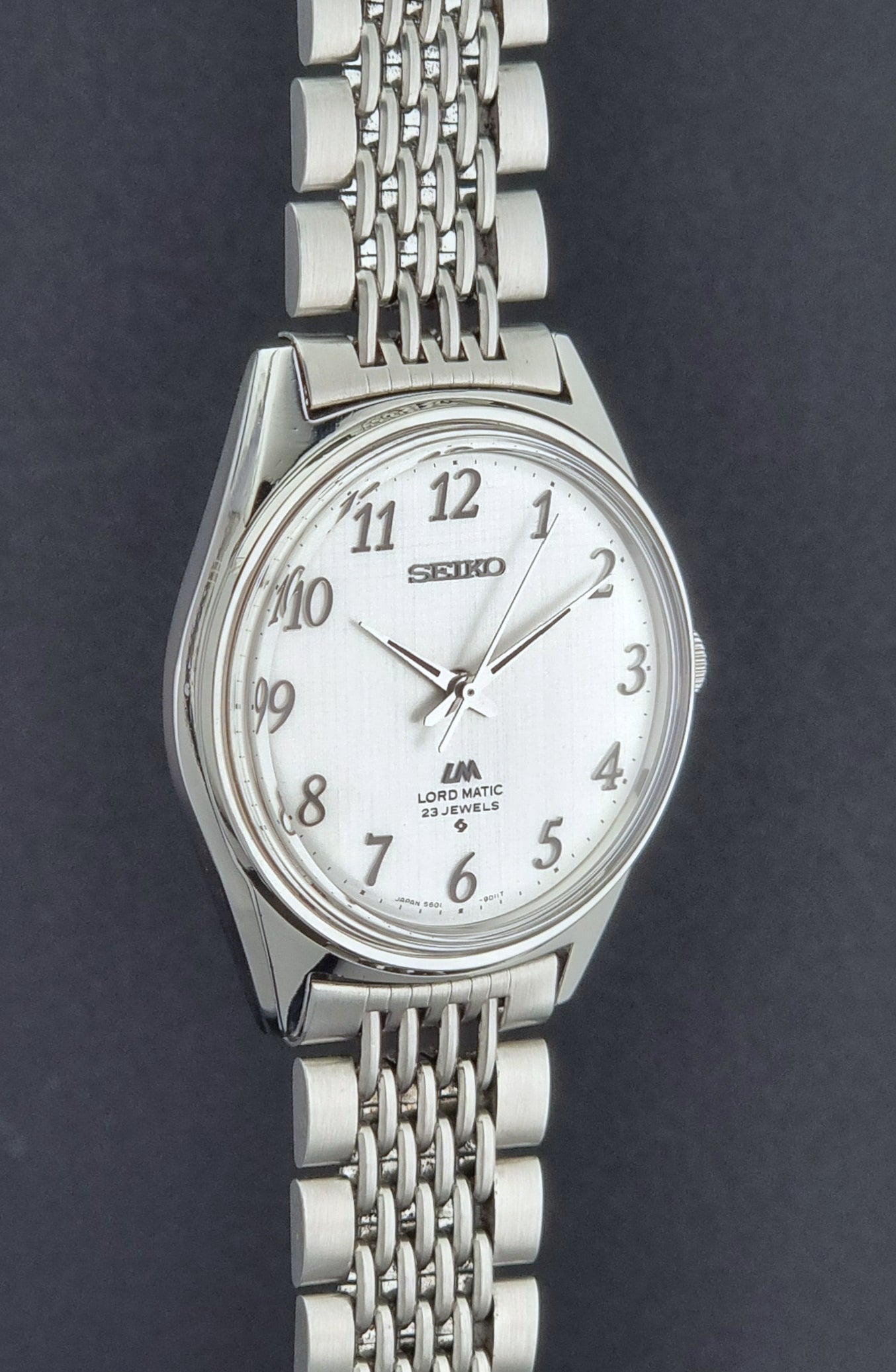 Vintage Seiko watch LordMatic 5601-9000  on a dark background side profile