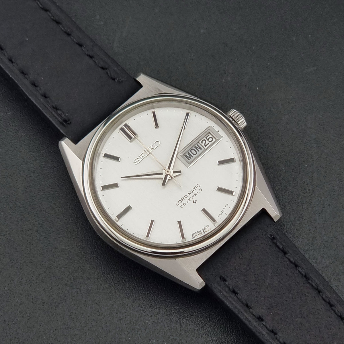 Vintage Seiko Lord Matic 5606-7020 automatic watch from 1968, close-up dial view