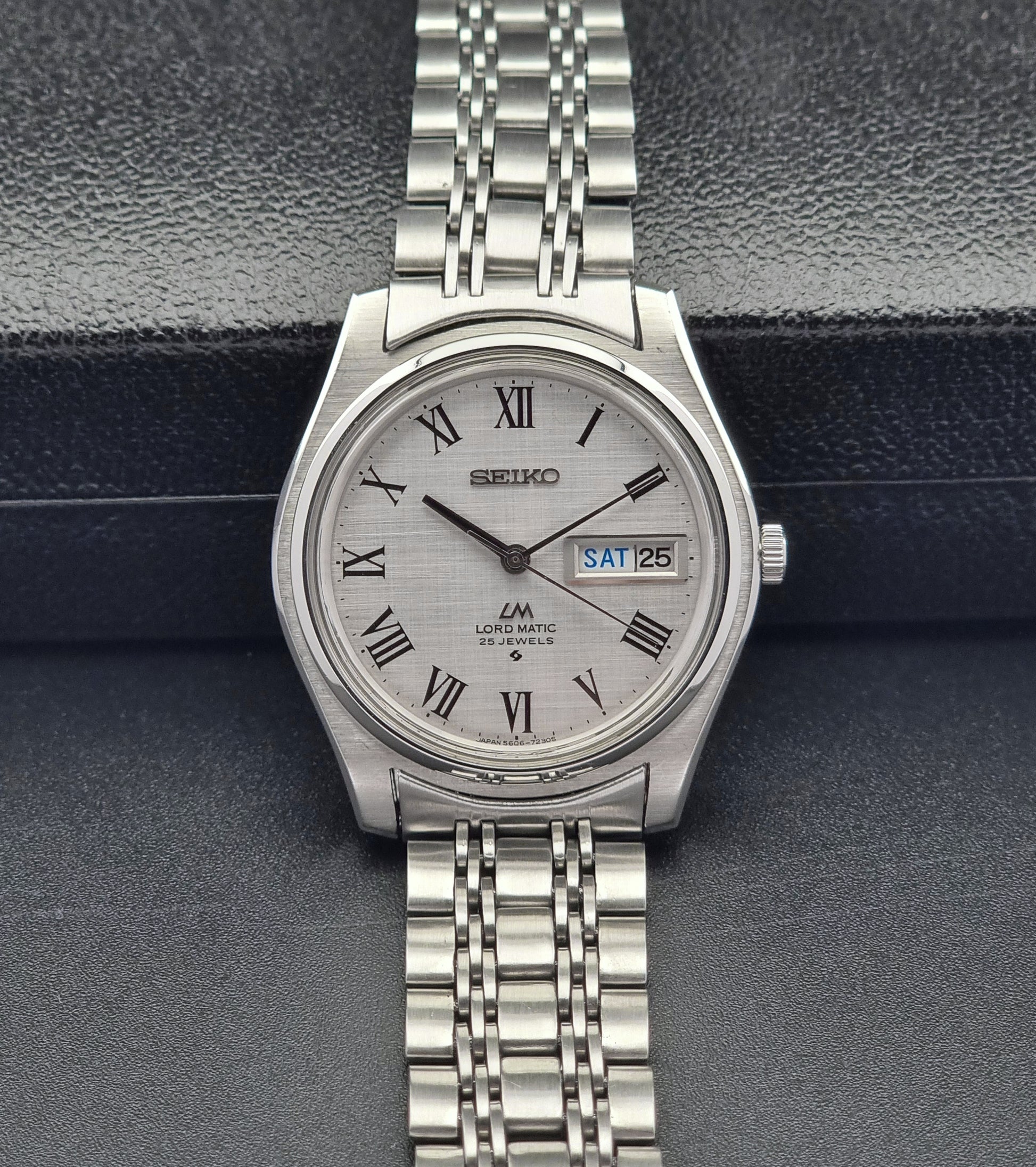 Vintage Seiko Wristwatch LordMatic 5606-7030 front view