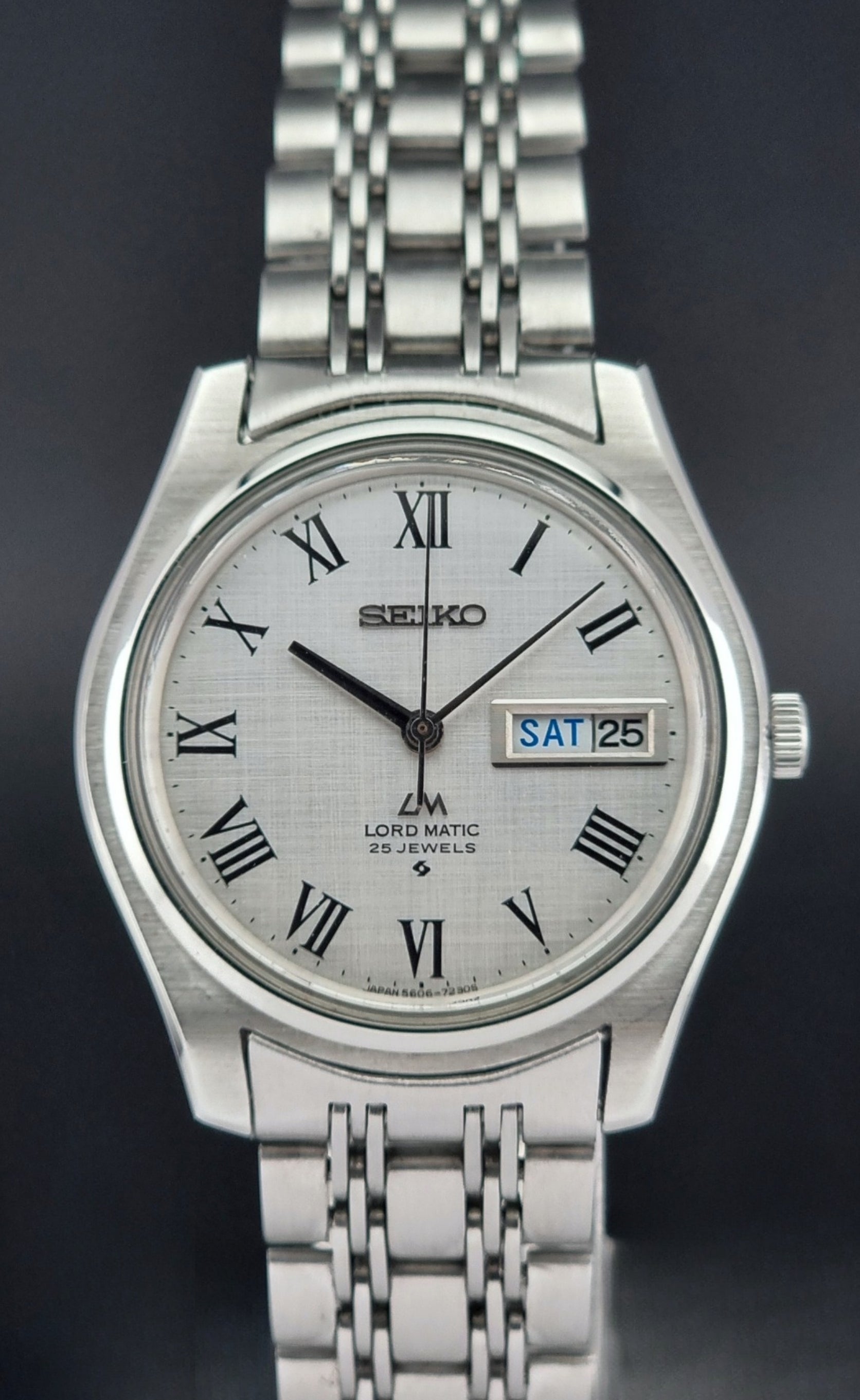 Vintage Seiko Wristwatch LordMatic 5606-7030 front close up