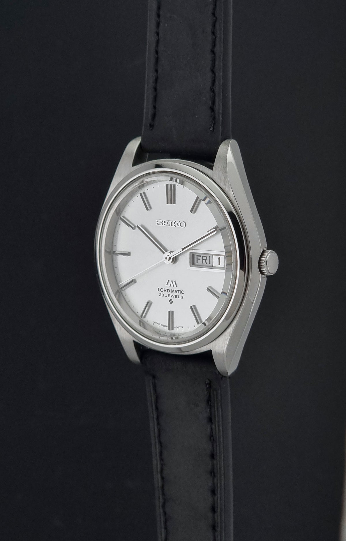 Vintage Seiko Lord Matic 5606-7070 automatic watch from 1971, crown profile