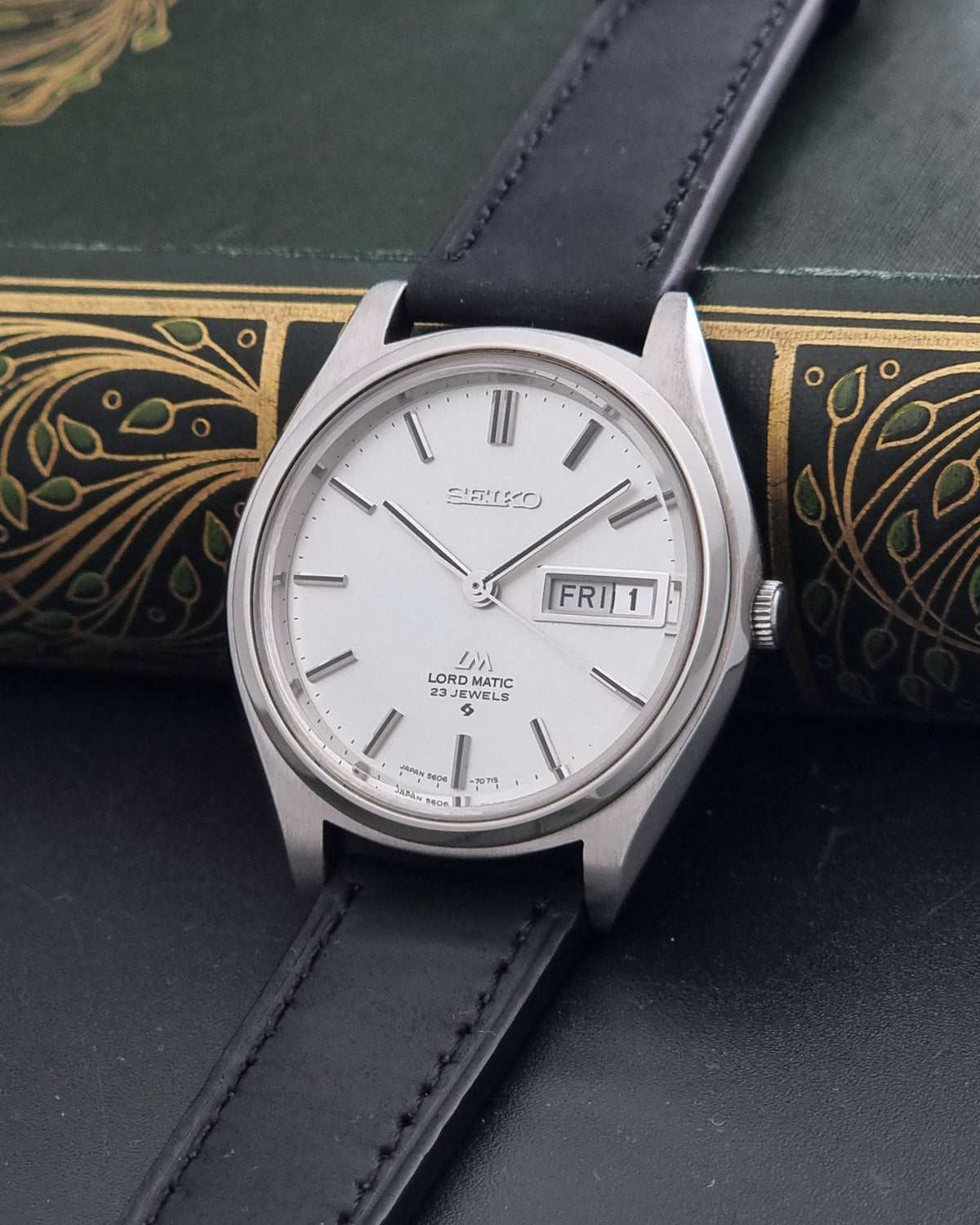 Vintage Seiko Lord Matic 5606-7070 automatic watch from 1971, crown-side detail