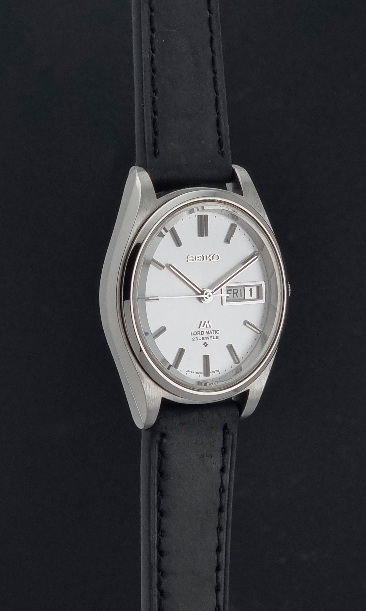 Vintage Seiko Lord Matic 5606-7070 automatic watch from 1971, opposite side profile