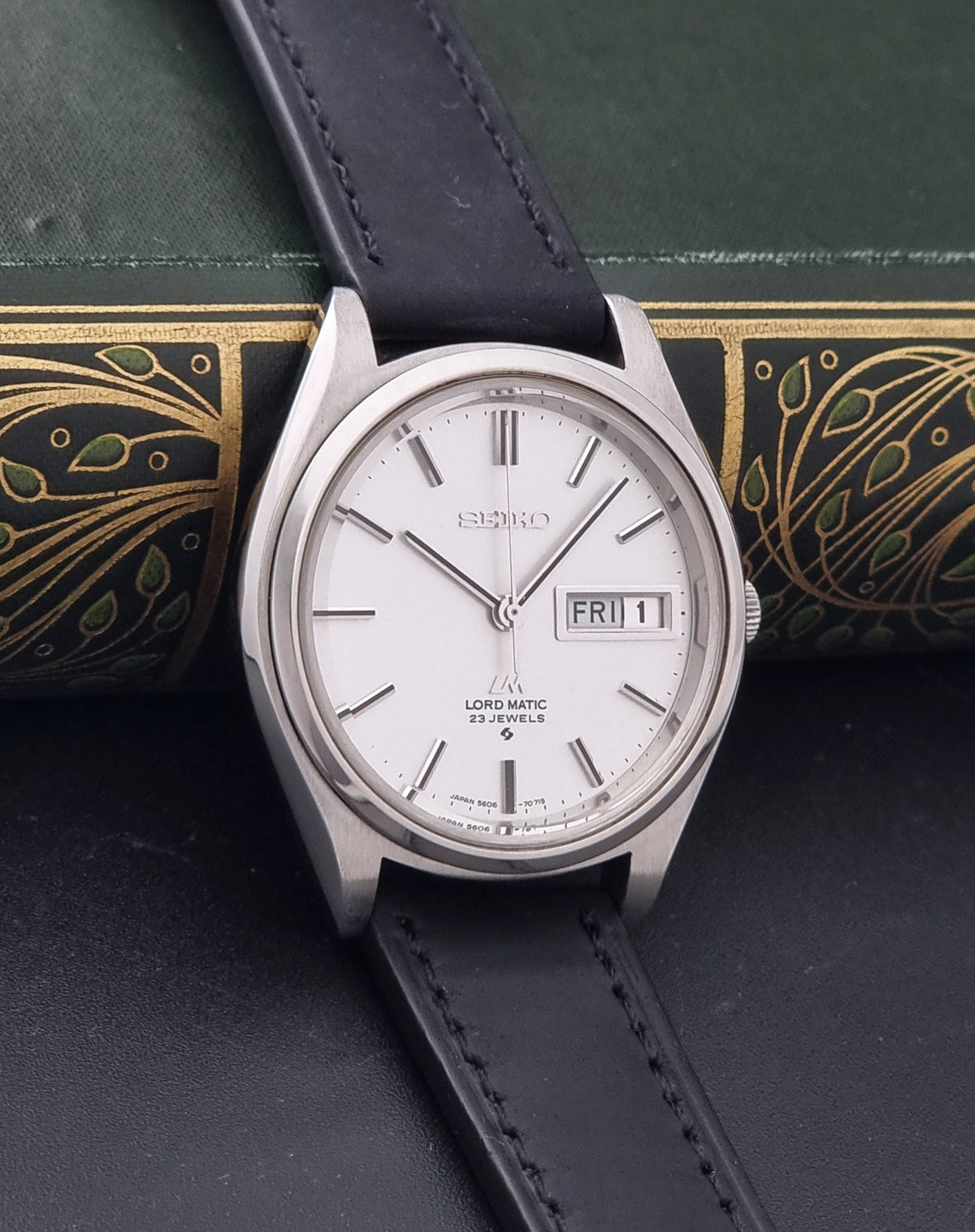 Vintage Seiko Lord Matic 5606-7070 automatic watch from 1971, side profile