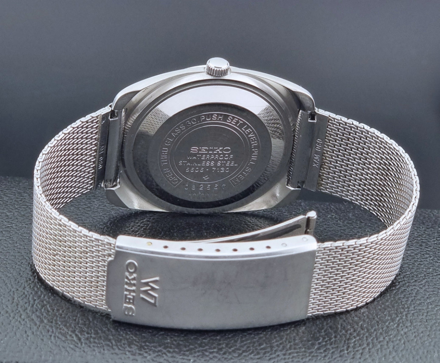 Vintage Seiko Lordmatic wristwatch on a dark background bracelet view