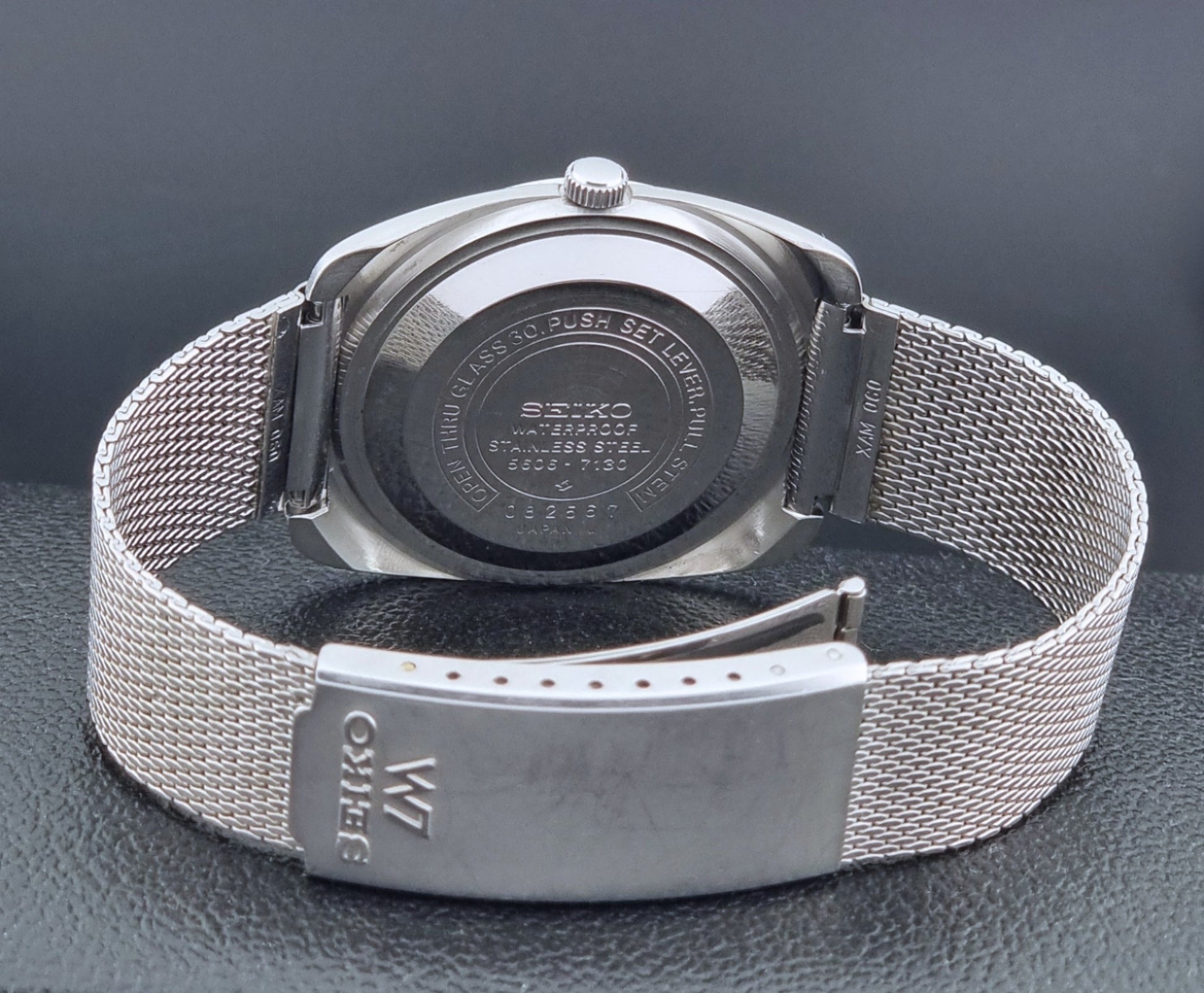 Vintage Seiko Lordmatic wristwatch on a dark background bracelet view