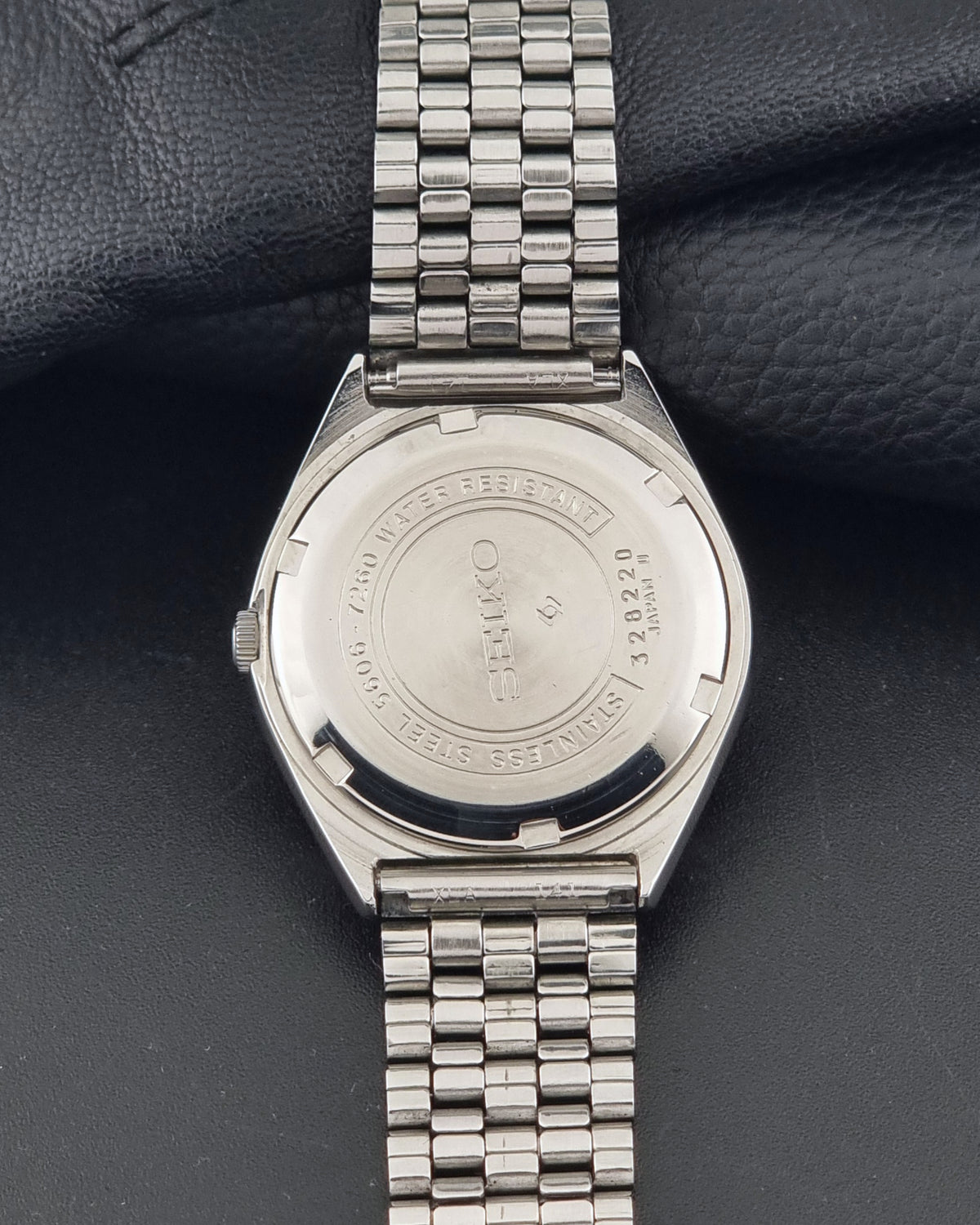 Vintage Seiko Lord Matic 5606-7260 blue dial automatic watch from 1973, caseback view