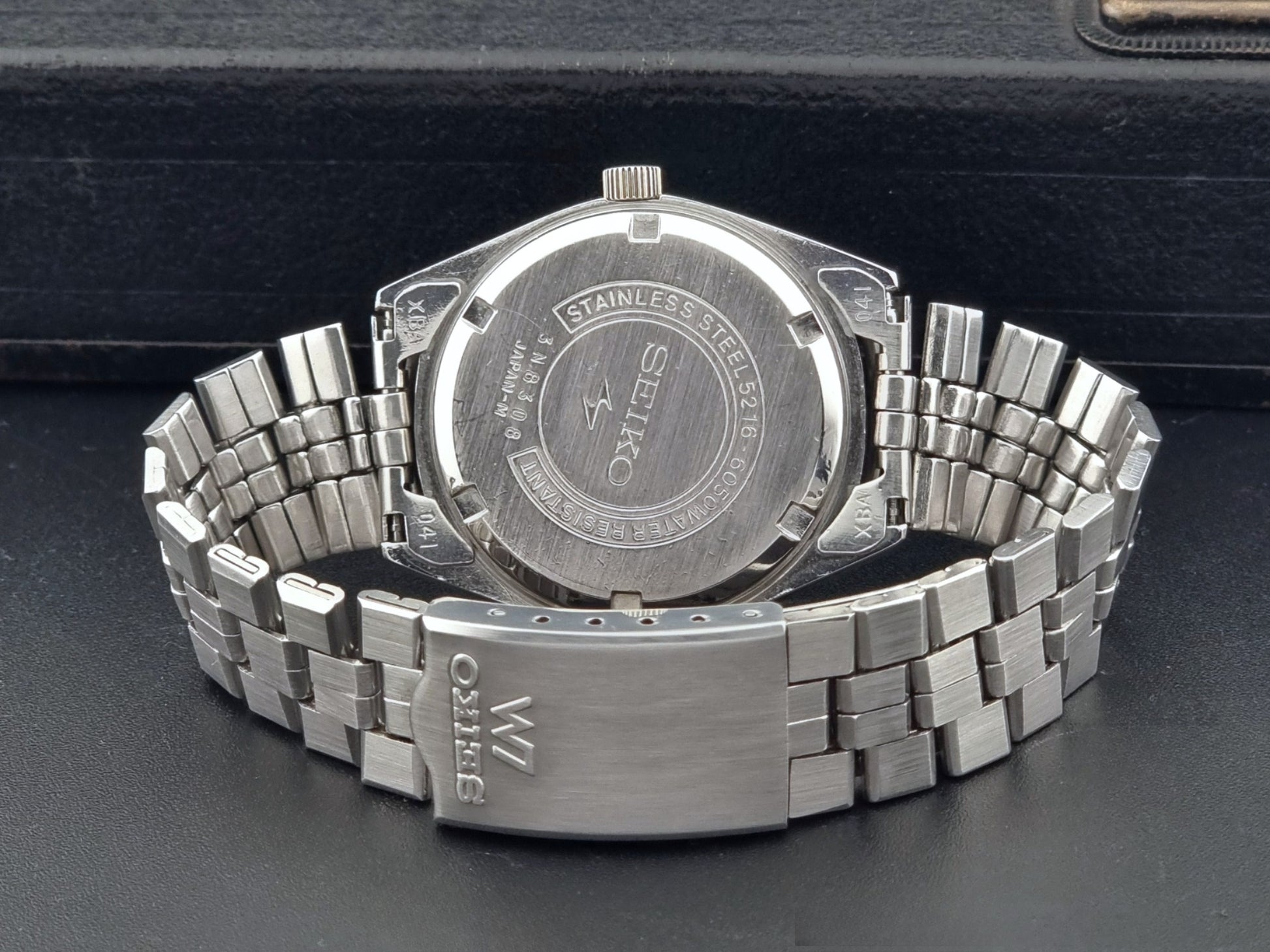Vintage Seiko Wristwatch LordMatic Special 5216-6050 with blue dial on a dark background clasp view