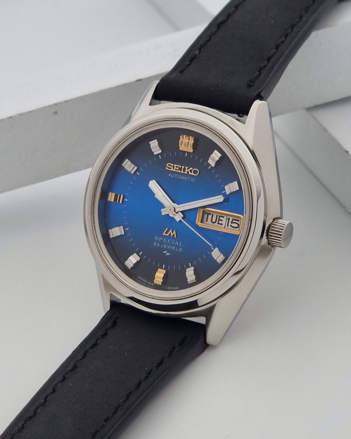 1973 vintage Seiko Lord Matic Special 5216-6050 automatic watch, crown-side view of the winding crown and case