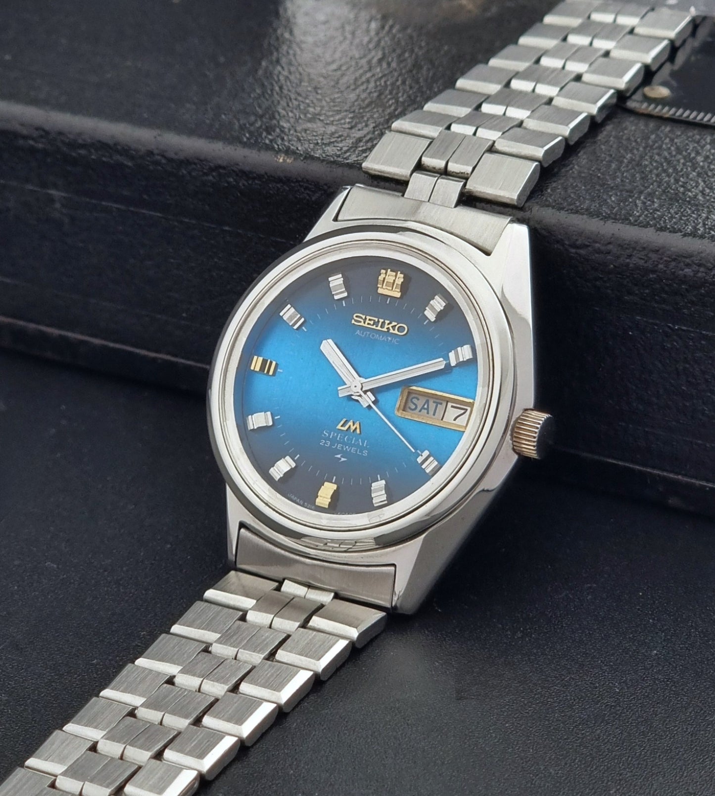 Vintage Seiko Wristwatch LordMatic Special 5216-6050 with blue dial on a dark background crown view