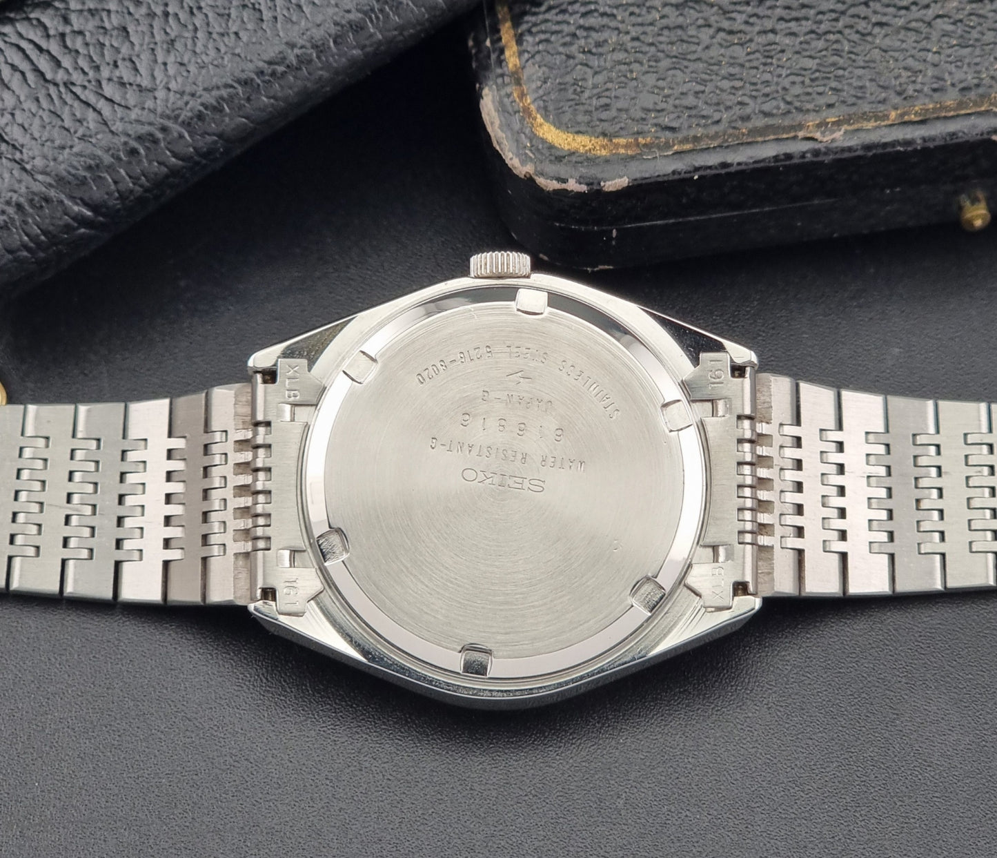 Vintage Seiko LordMatic Special 5216-8020 wristwatch wristwatch with a white face on a dark gray background case back view