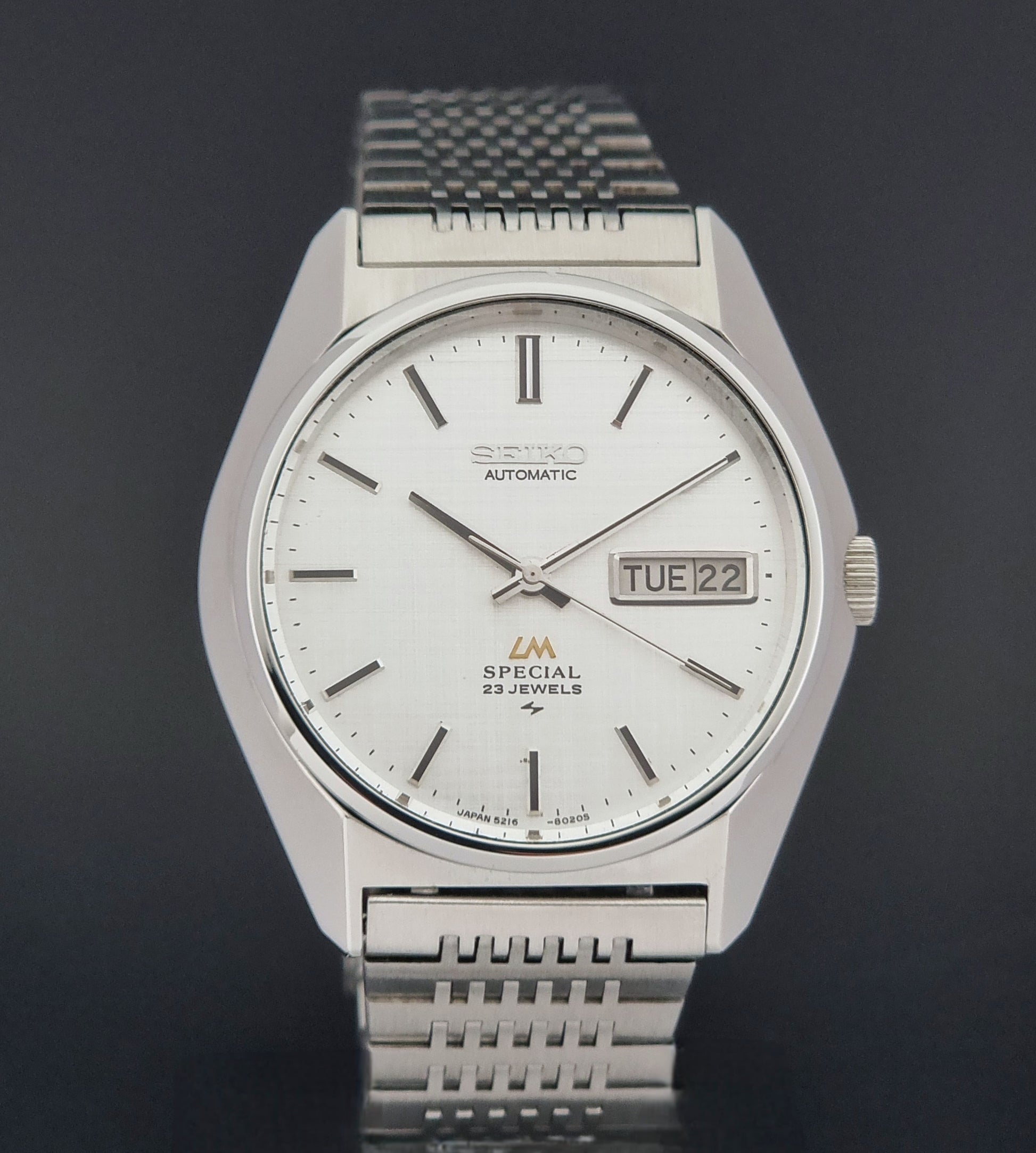 Vintage Seiko LordMatic Special 5216-8020 wristwatch wristwatch with a white face on a dark gray background close front view