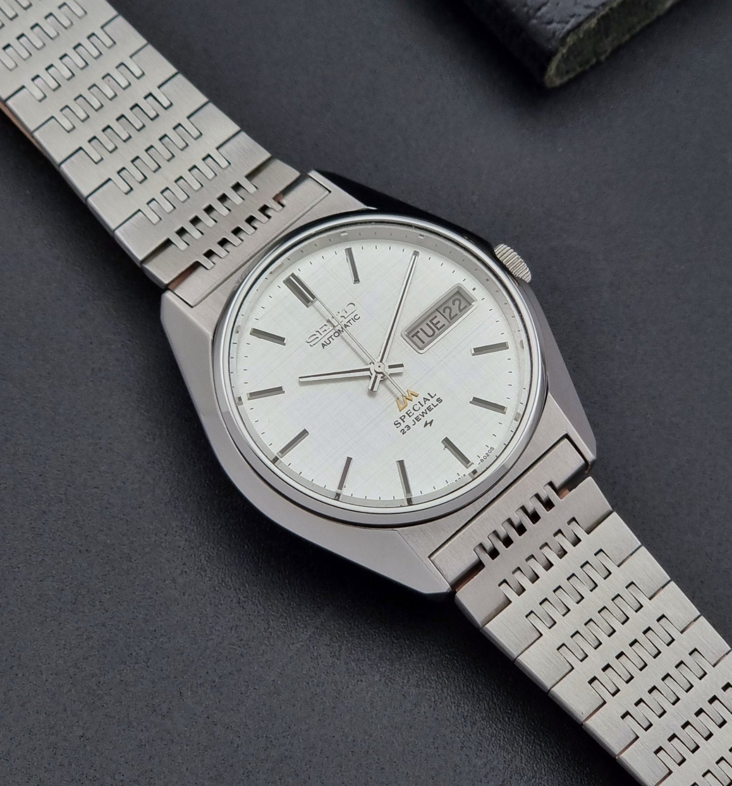 Vintage Seiko LordMatic Special 5216-8020 wristwatch wristwatch with a white face on a dark gray background front