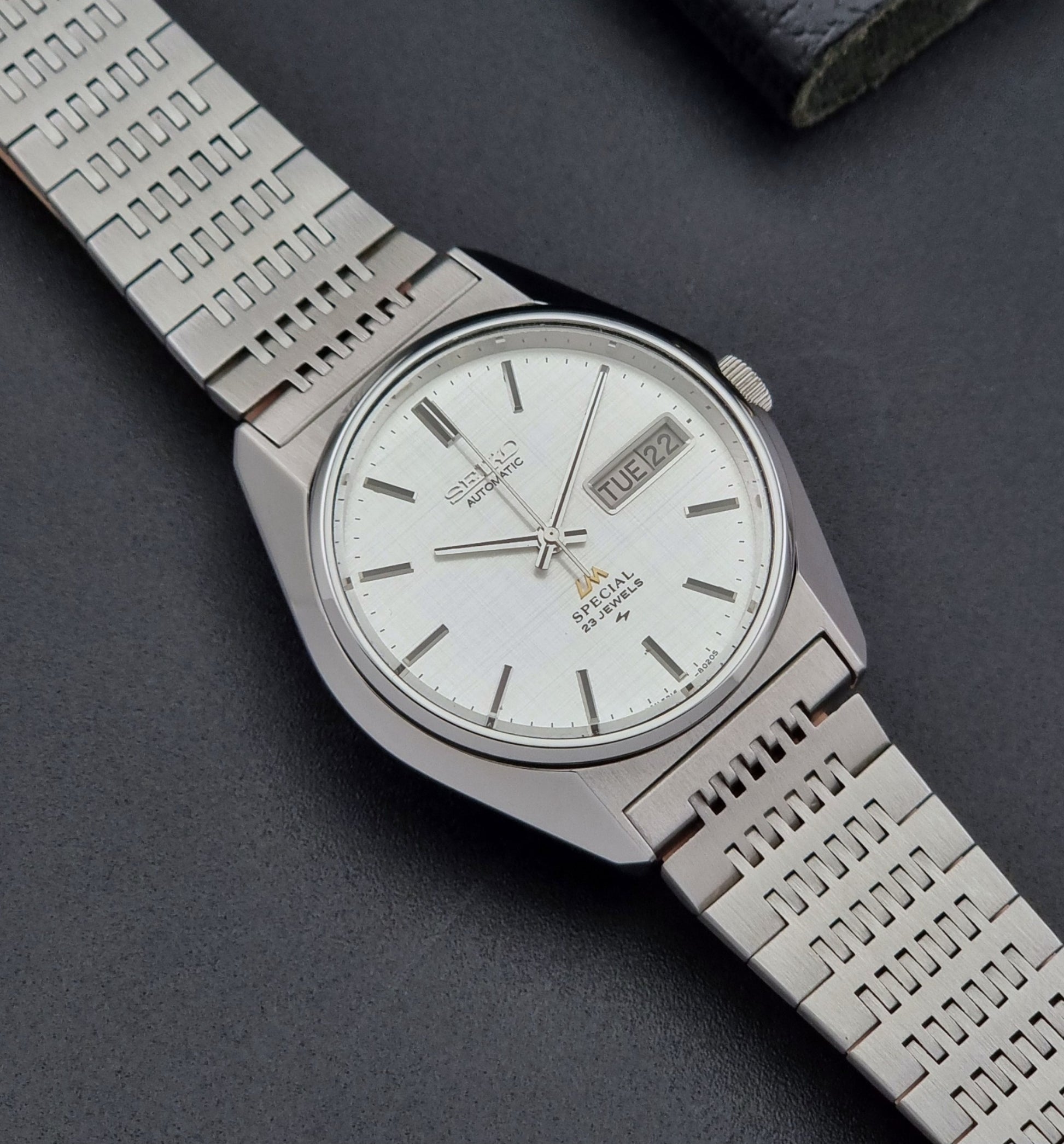 Vintage Seiko LordMatic Special 5216-8020 wristwatch wristwatch with a white face on a dark gray background front