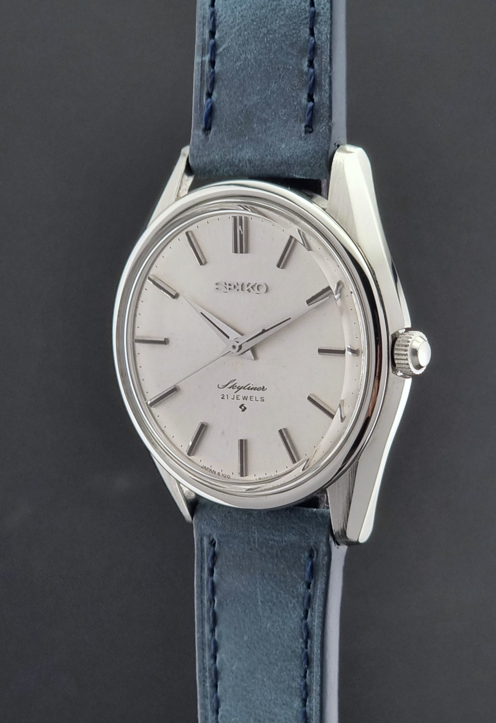 Seiko Skyliner 6100-8000 Wristwatch with blue strap and silver case on a dark background