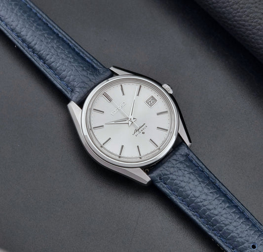 Vintage Seiko Wristwatch Skyliner 6102-8000 with blue leather strap on a dark gray background dial