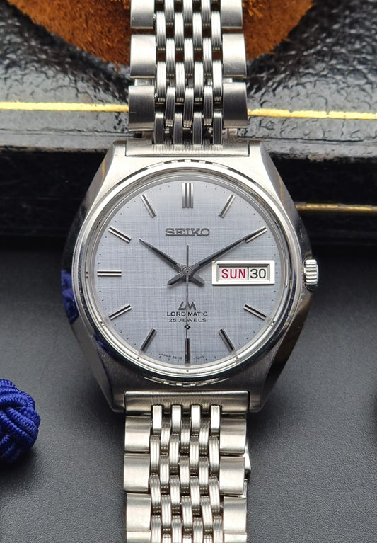 Seiko watch LordMatic 5606 - 7010 Automatic 1971 - Past2PresentWatches - Wristwatch - font view