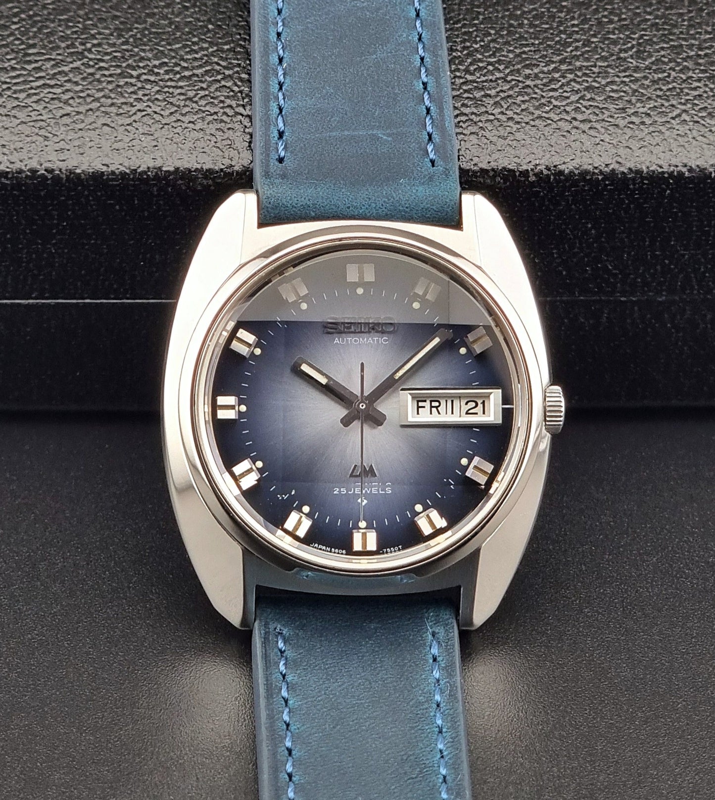 Seiko watch LordMatic 5606 - 7230 Vintage 1973 Blue Dial - Past2PresentWatches - Wristwatch