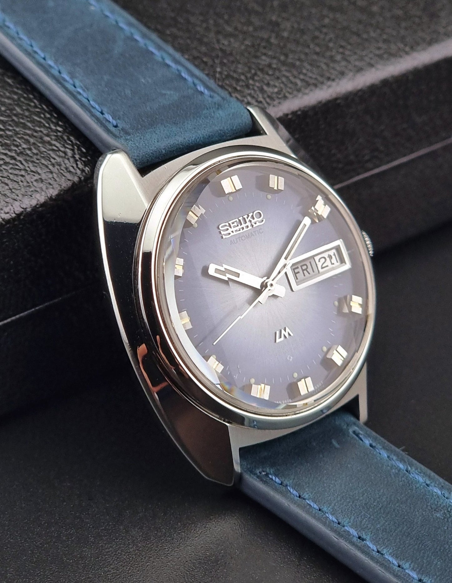 Seiko watch LordMatic 5606 - 7230 Vintage 1973 Blue Dial - Past2PresentWatches - Wristwatch