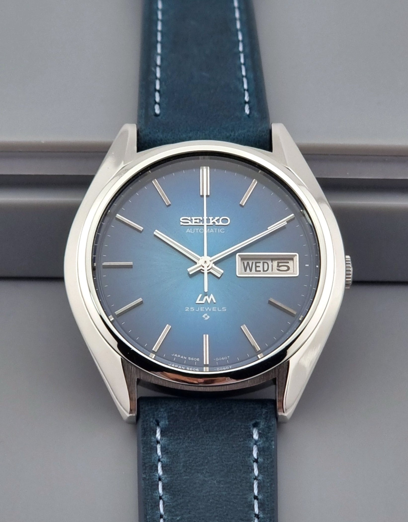 Seiko watch LordMatic 5606 - 8030 Vintage 1974 Blue dial - Past2PresentWatches - Wristwatch