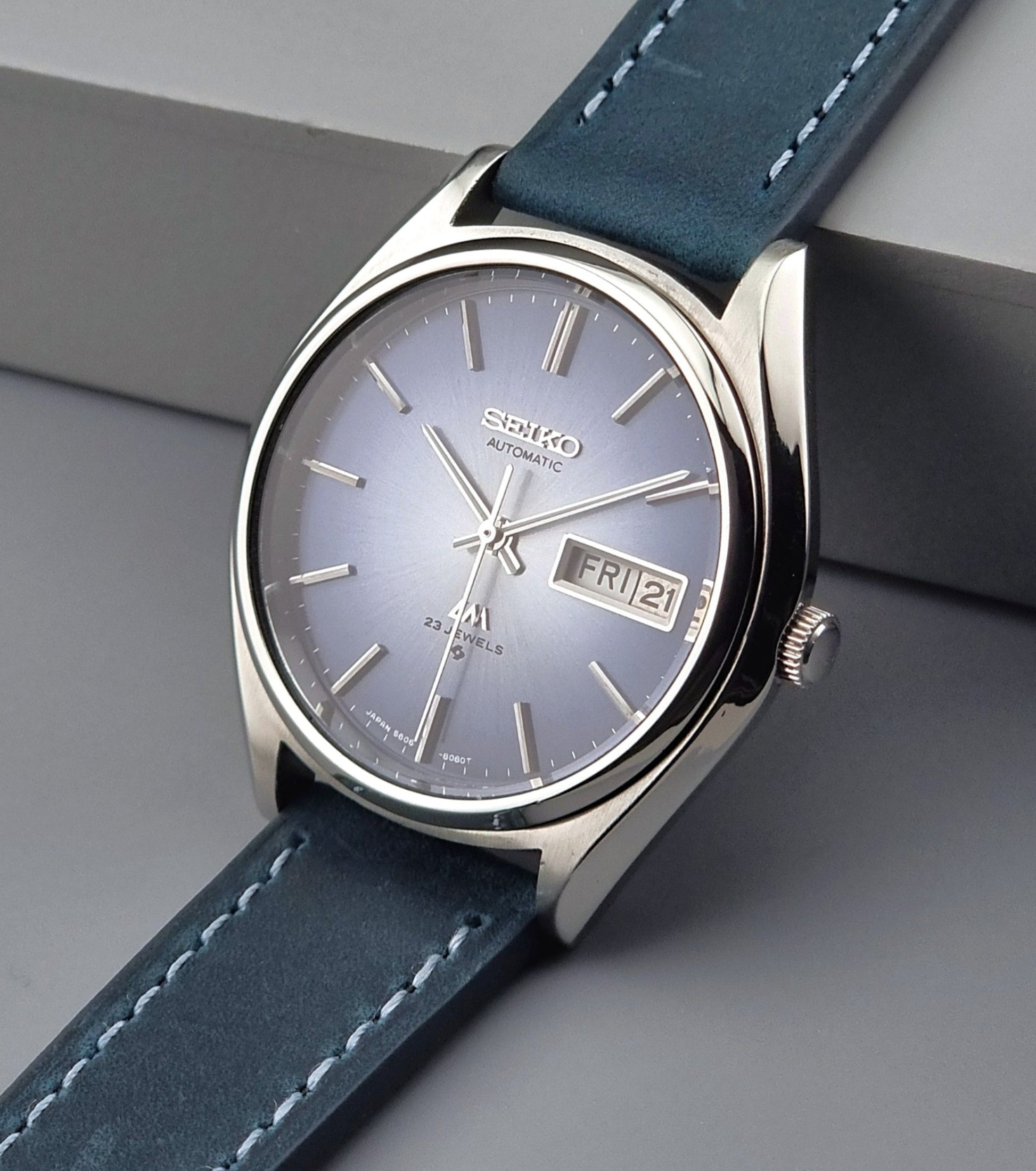 Seiko watch LordMatic 5606 - 8051 Vintage 1975 Blue Dial - Past2PresentWatches - Wristwatch