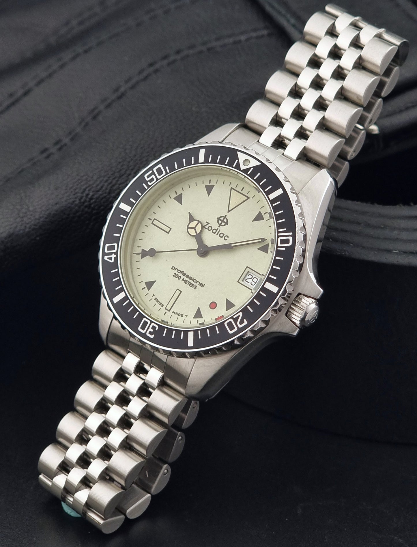 Vintage Zodiac Wristwatch 113.21.07 Quartz Red Dot Night Diver with a detailed face on a dark background crown view